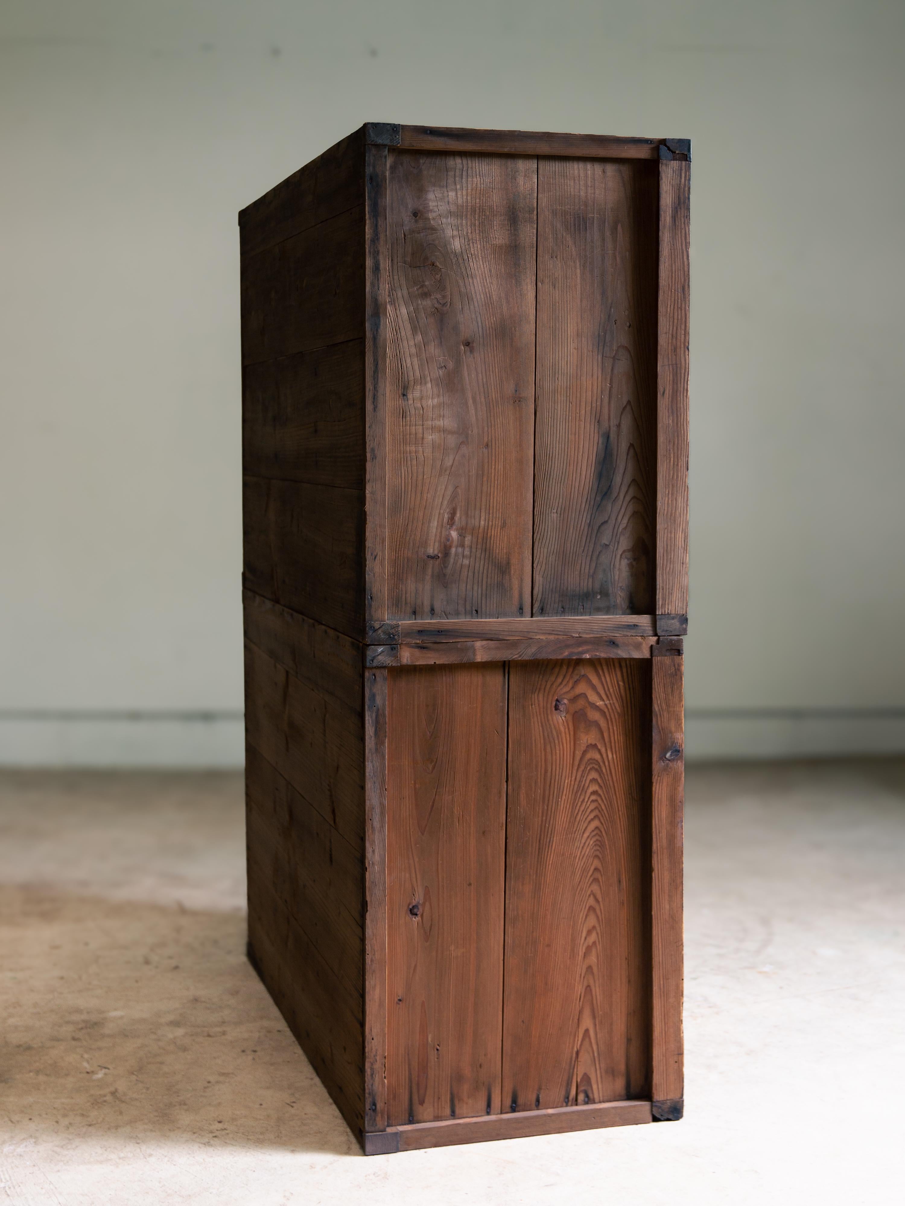 1900s-30s Japanese antique 2 tier mid Mizuya tansu chest. wabi sabi primitive In Good Condition For Sale In 常陸大宮市, JP