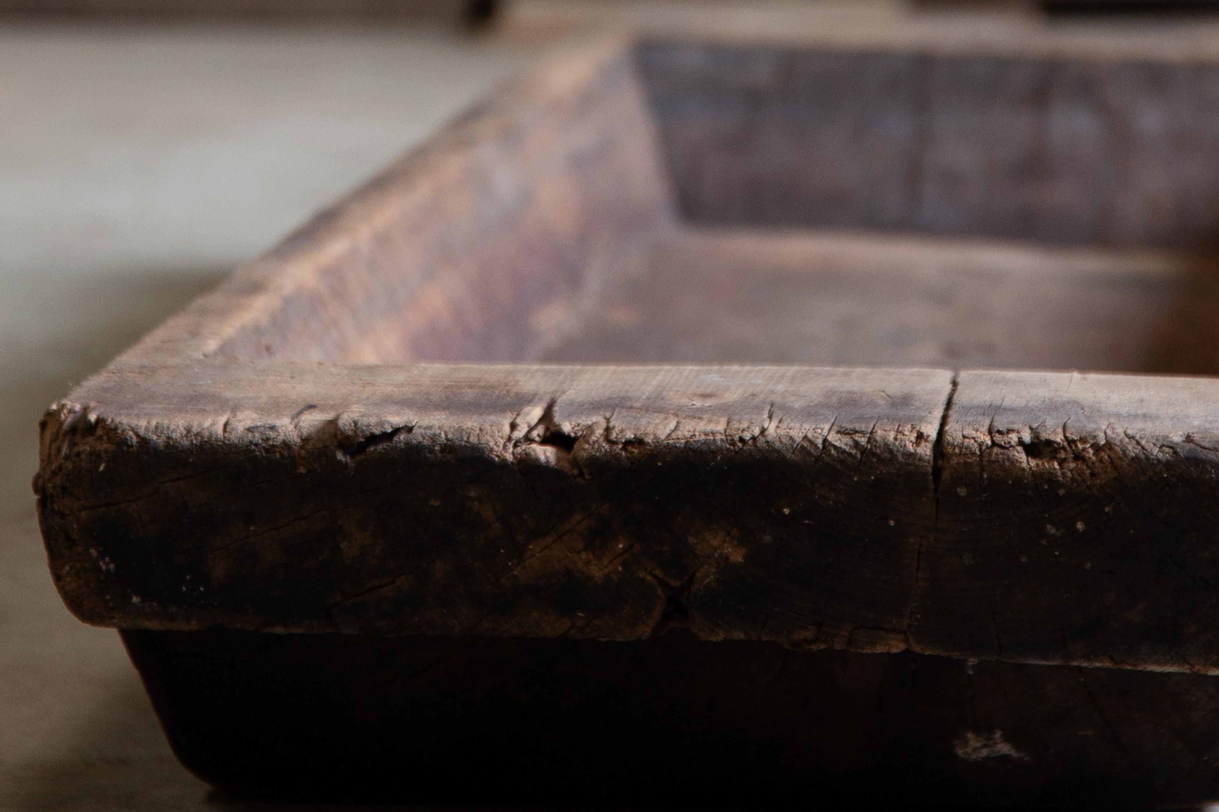 Grande abbeveratoio giapponese antico in legno duro del 1900-30, arredamento Wabi sabi mingei In condizioni buone in vendita a 常陸大宮市, JP