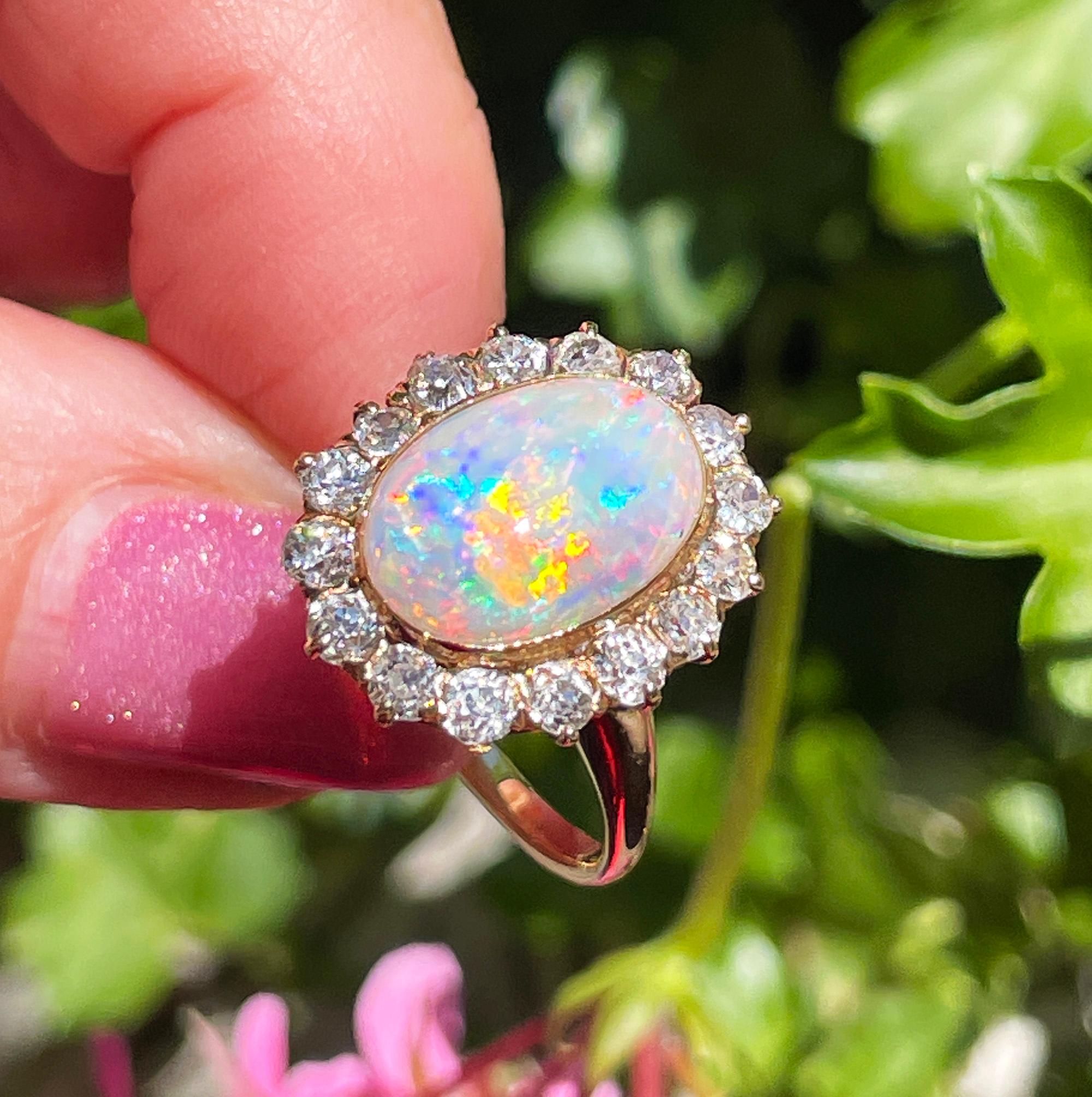Anello 1900s 5.82ct Autentico Opale Australiano Antico e Cluster di Diamanti 18KYG in vendita 9