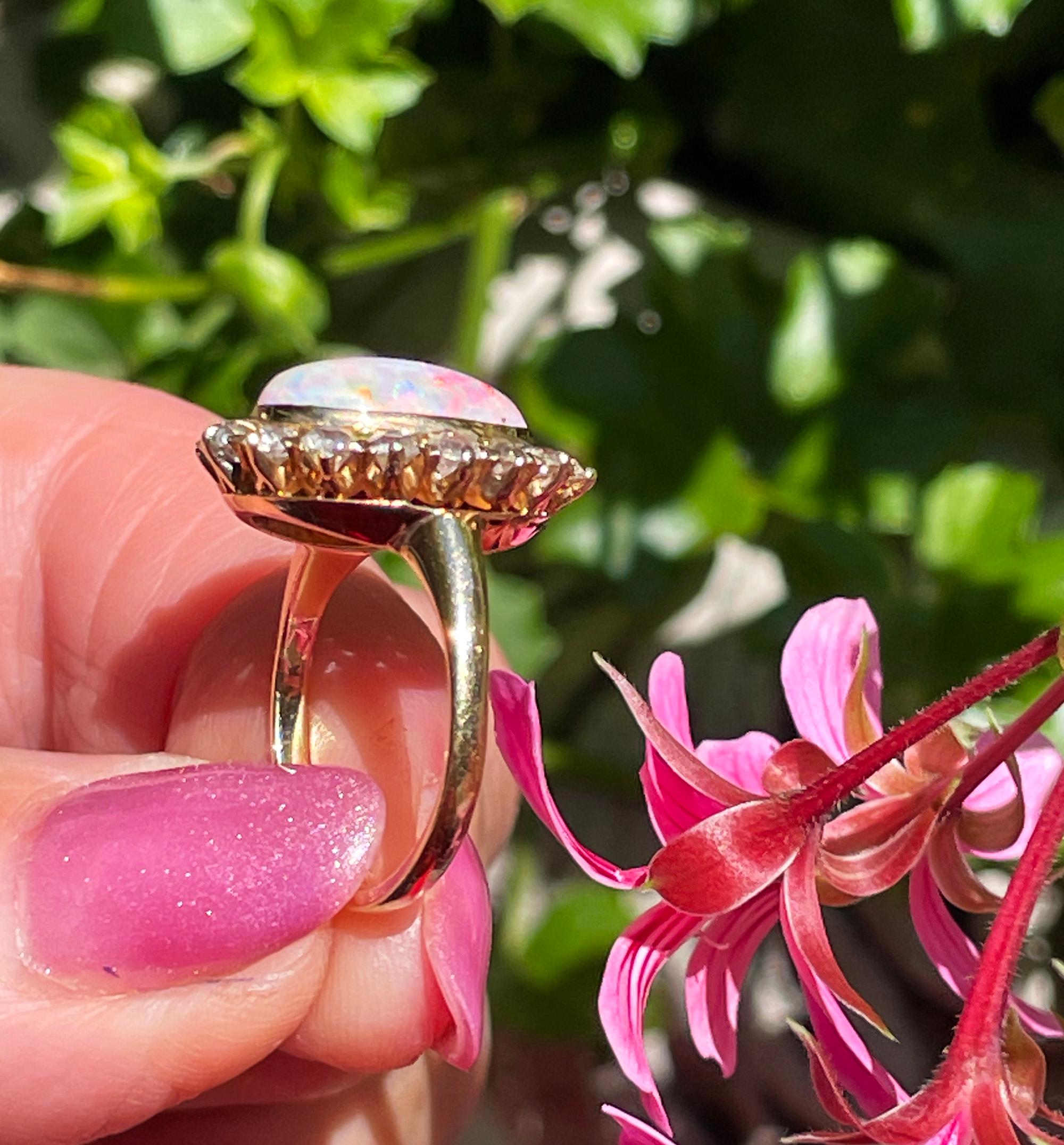 Anello 1900s 5.82ct Autentico Opale Australiano Antico e Cluster di Diamanti 18KYG in vendita 13