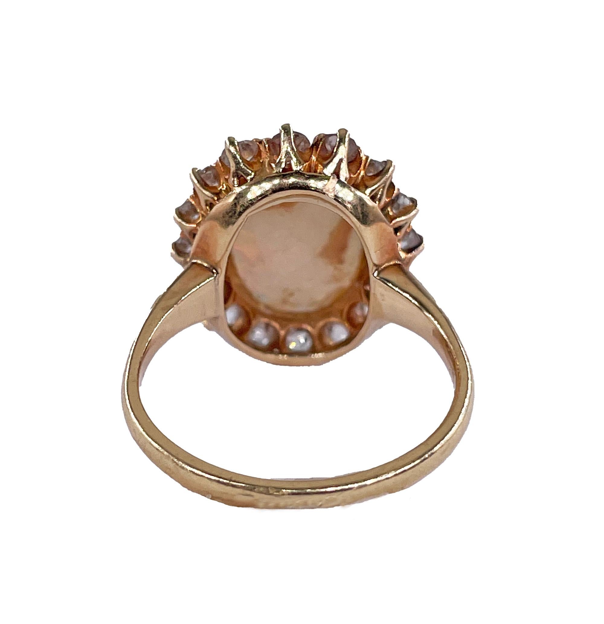 Vittoriano Anello 1900s 5.82ct Autentico Opale Australiano Antico e Cluster di Diamanti 18KYG in vendita