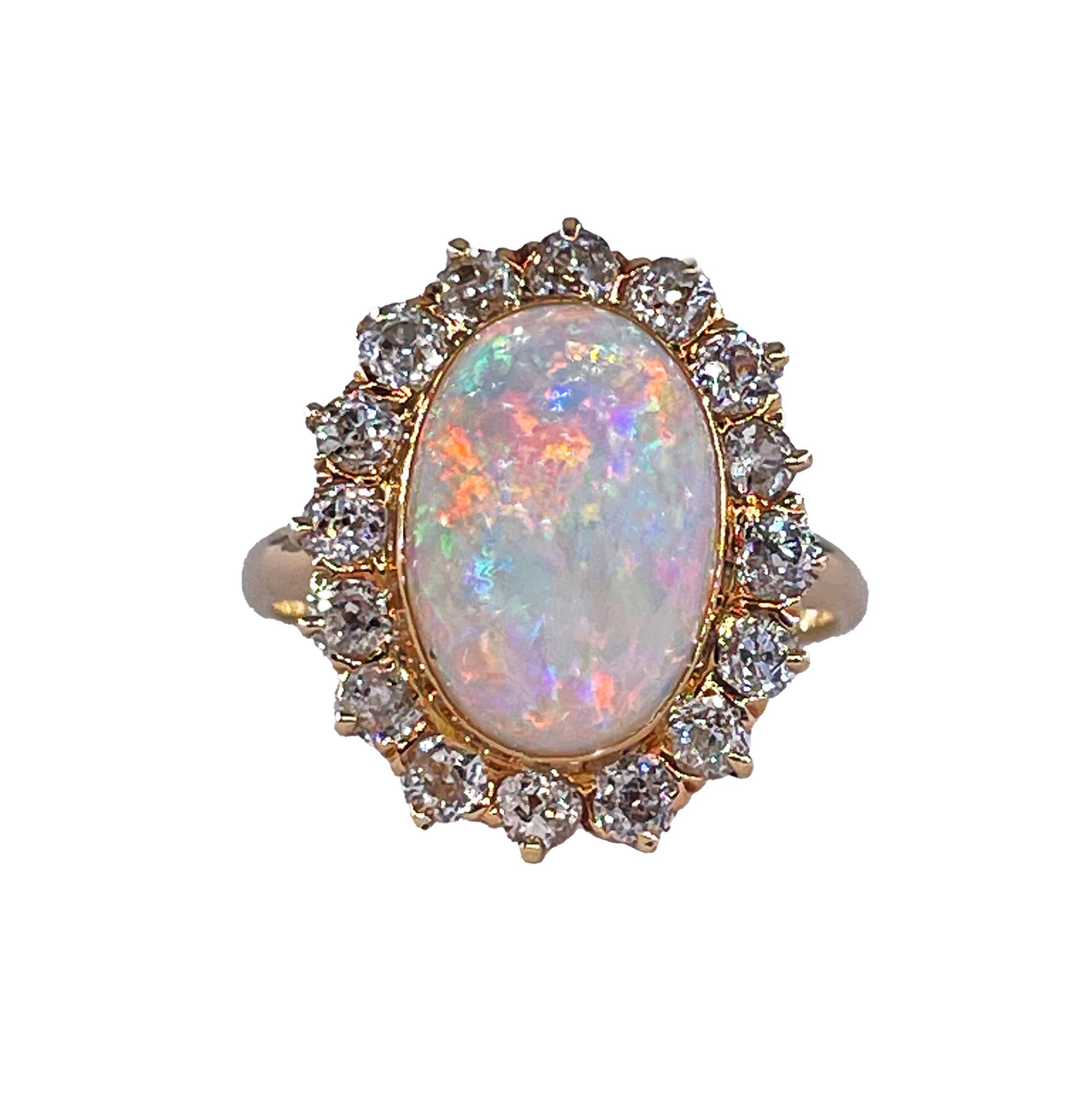 Cabochon Anello 1900s 5.82ct Autentico Opale Australiano Antico e Cluster di Diamanti 18KYG in vendita