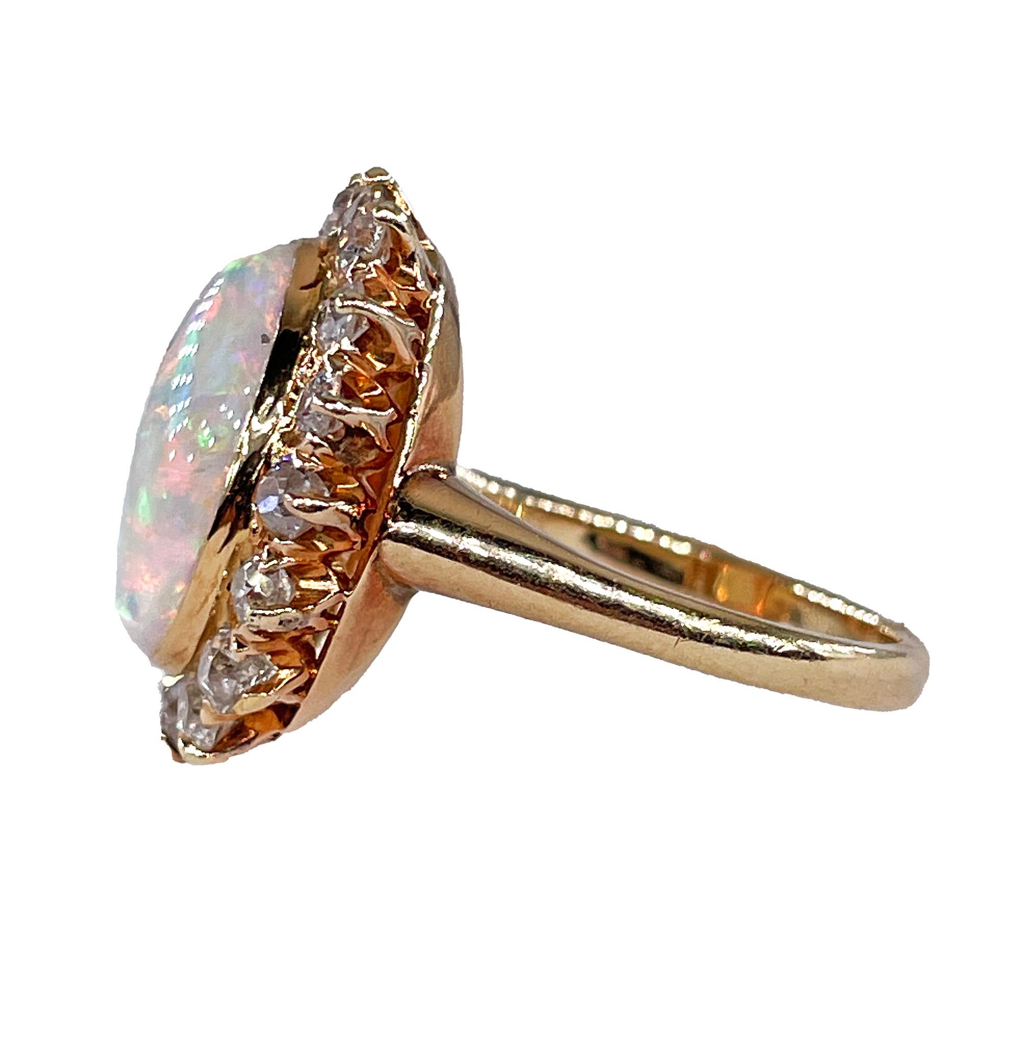 Donna Anello 1900s 5.82ct Autentico Opale Australiano Antico e Cluster di Diamanti 18KYG in vendita