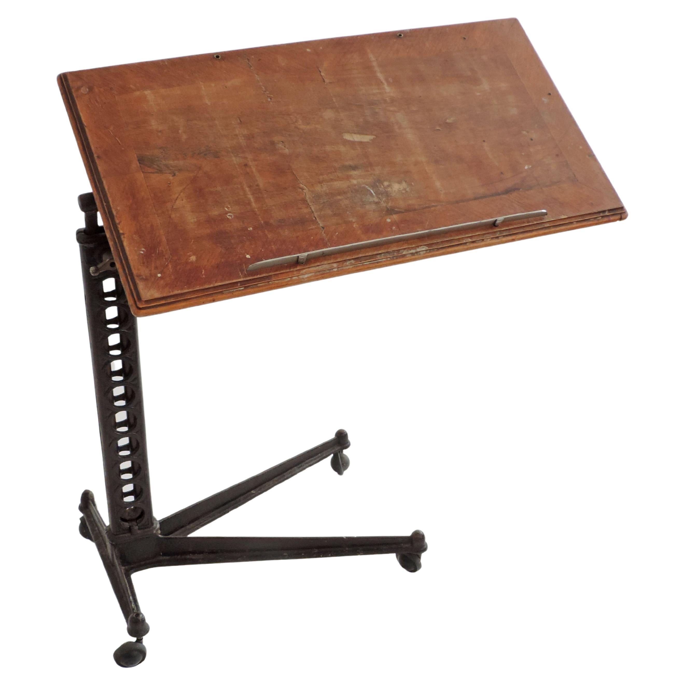 Table d'appoint réglable en métal et bois des années 1900 en vente
