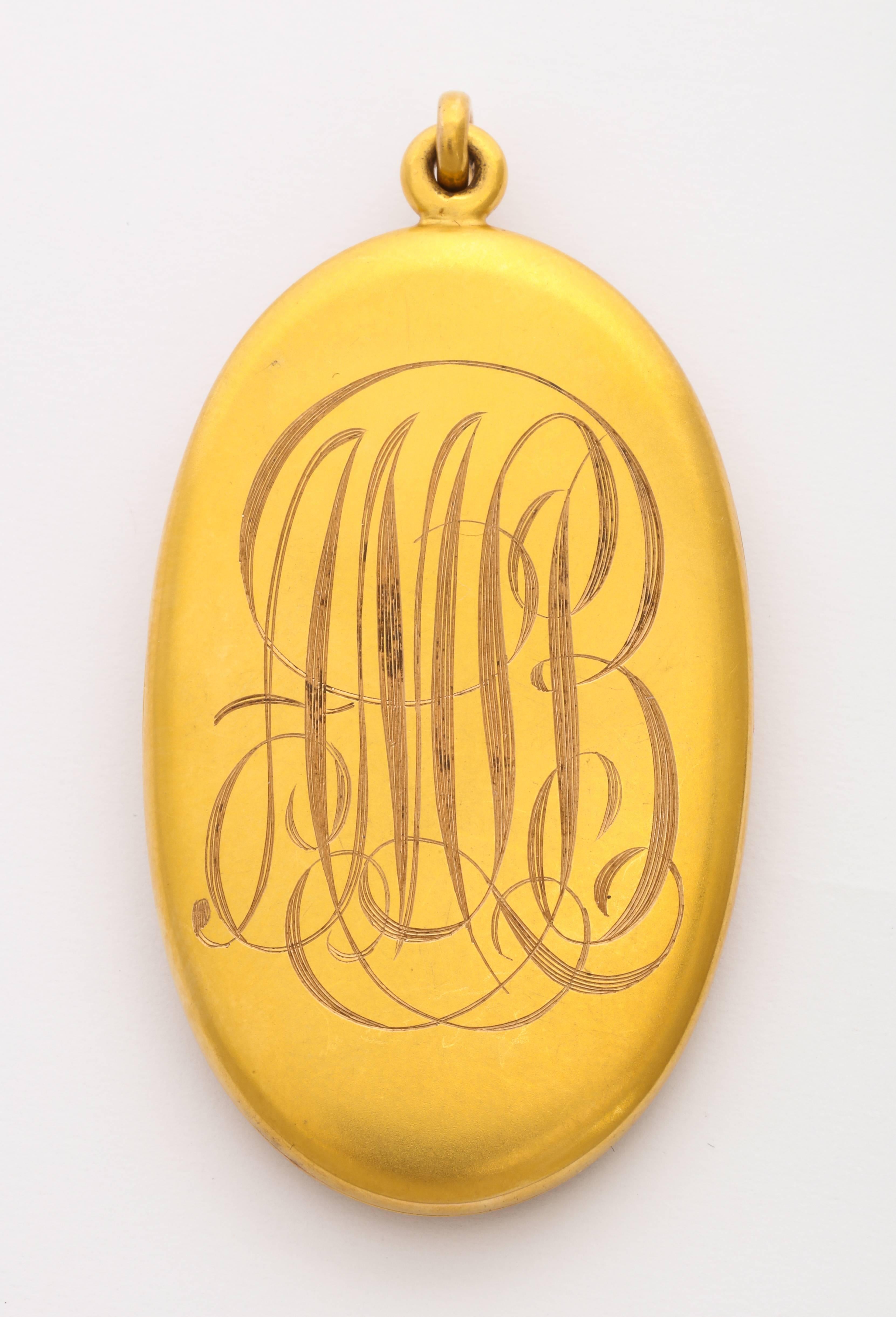 1900s Alling & Co. American Art Nouveau Enameled Gold Locket In Excellent Condition For Sale In New York, NY