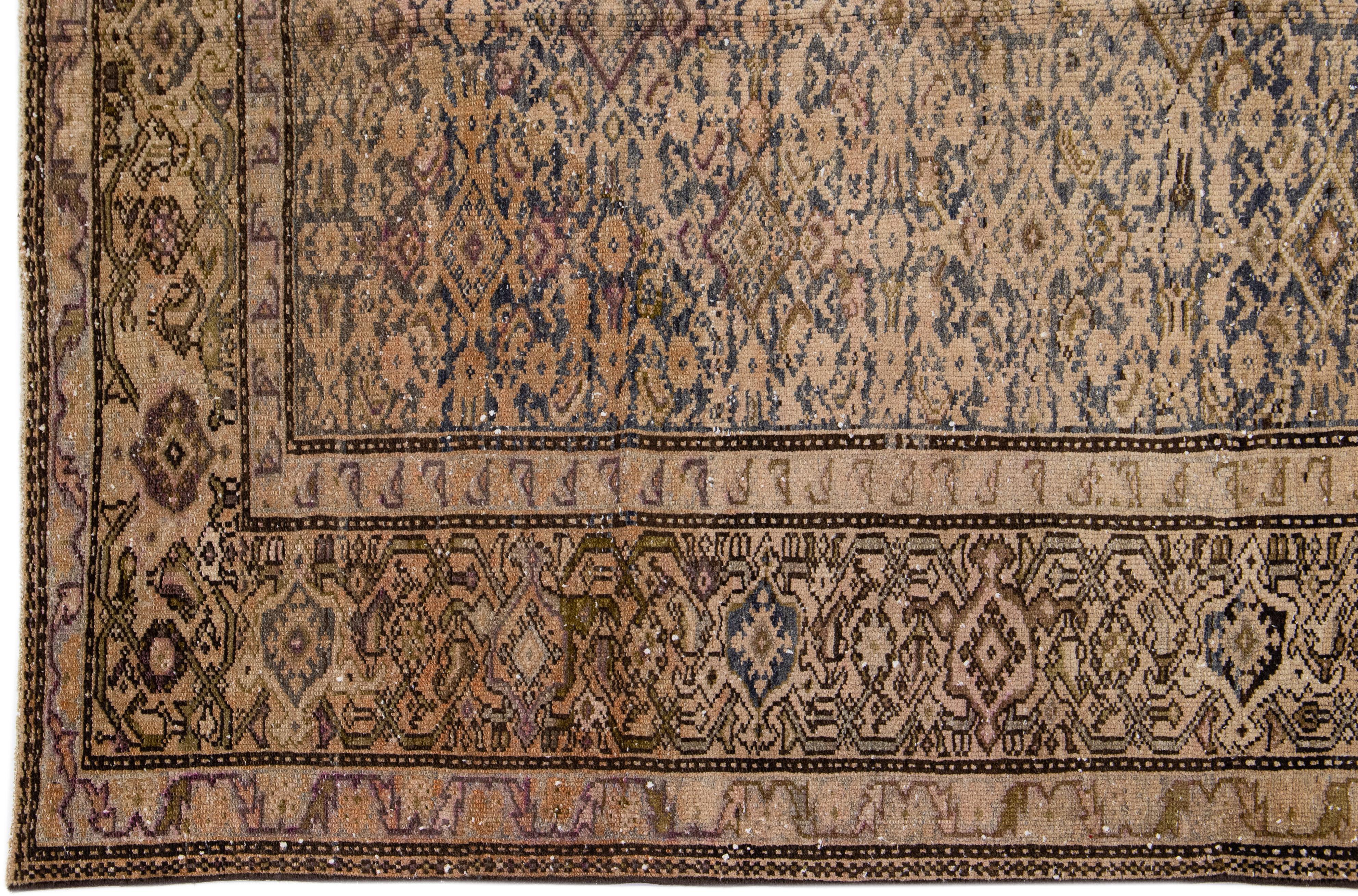 Tappeto antico Malayer Gallery in lana del 1900 fatto a mano in marrone In condizioni buone in vendita a Norwalk, CT