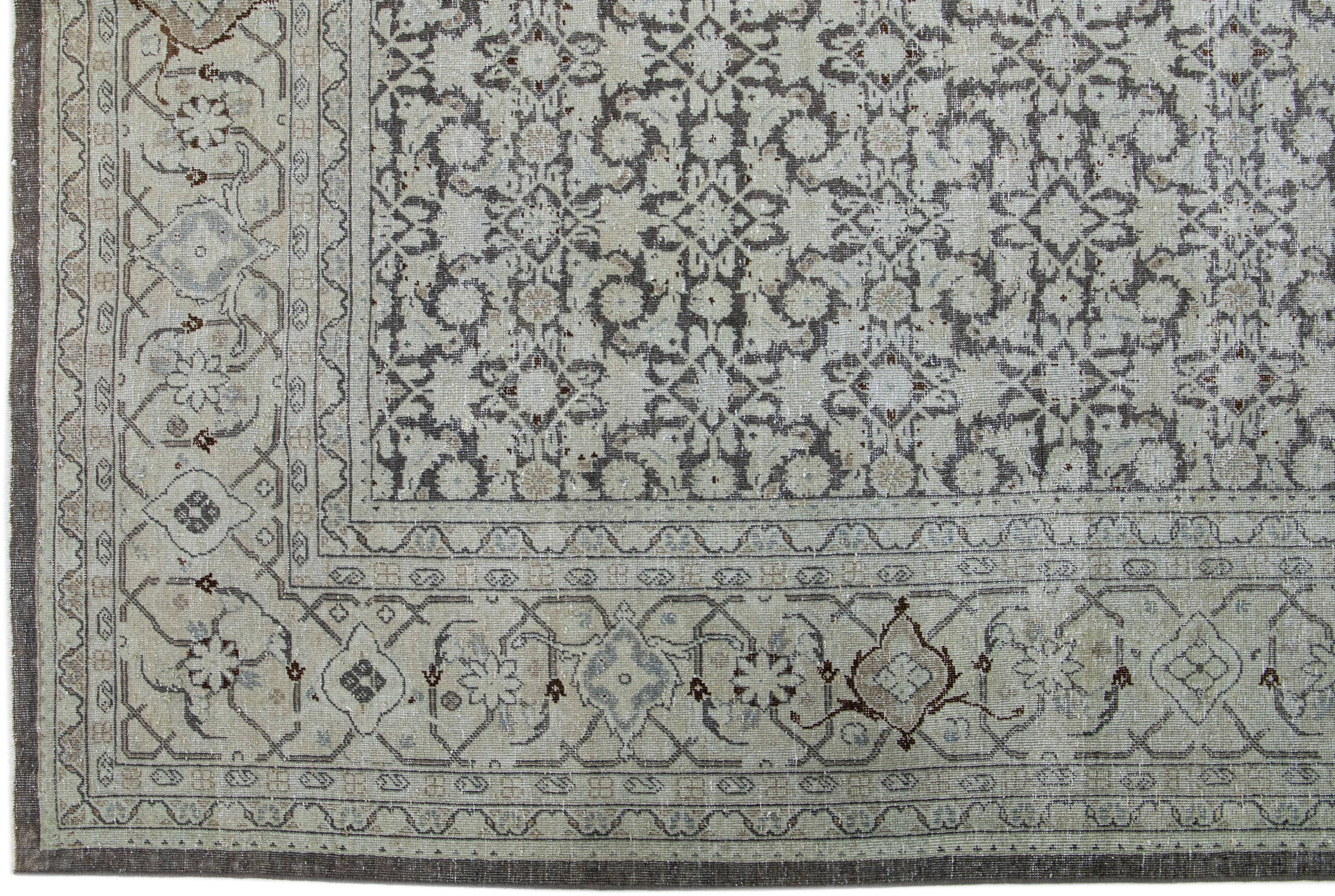 Tappeto persiano Tabriz del 1900 in lana fatta a mano, grigio e beige In condizioni buone in vendita a Norwalk, CT