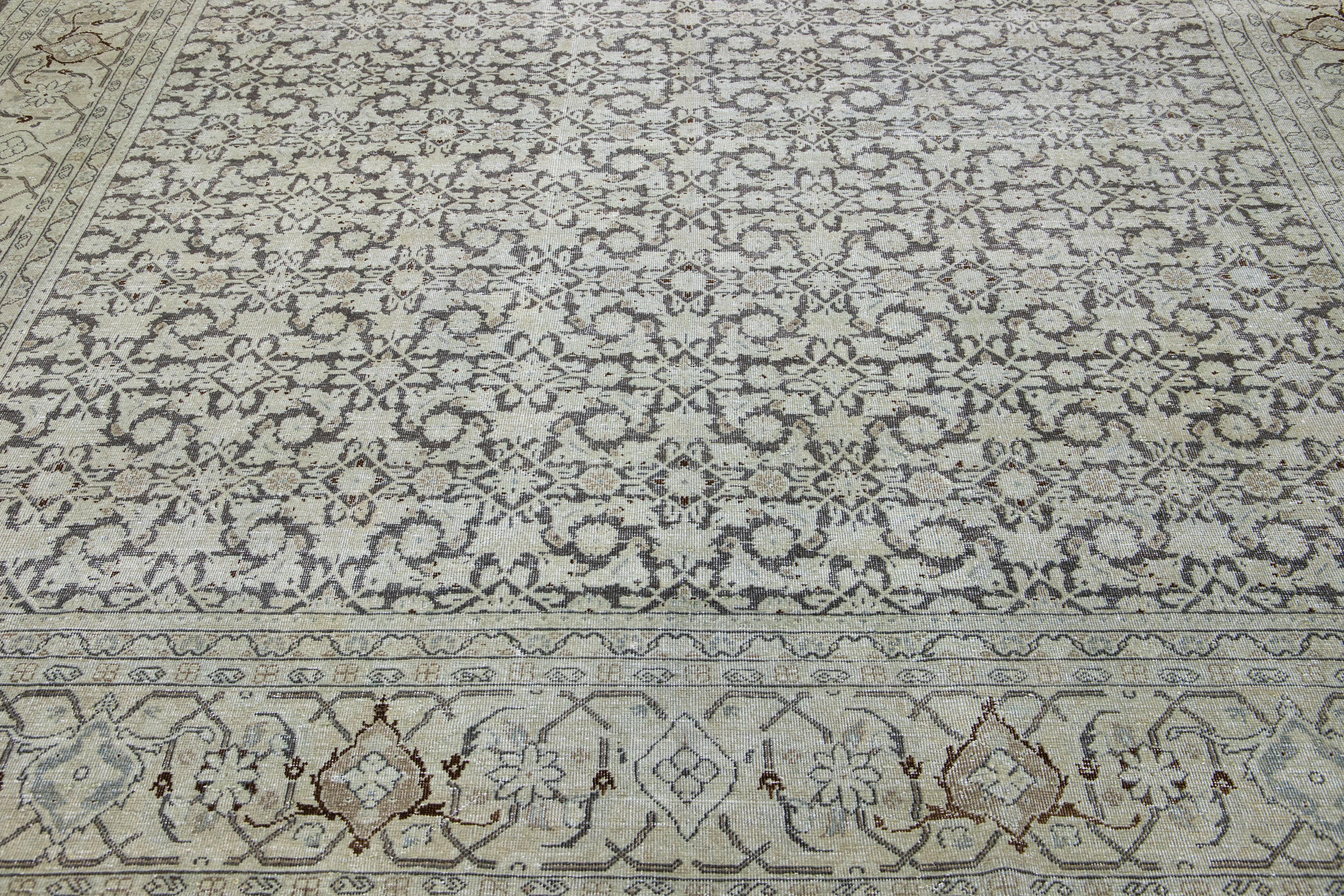 XX secolo Tappeto persiano Tabriz del 1900 in lana fatta a mano, grigio e beige in vendita