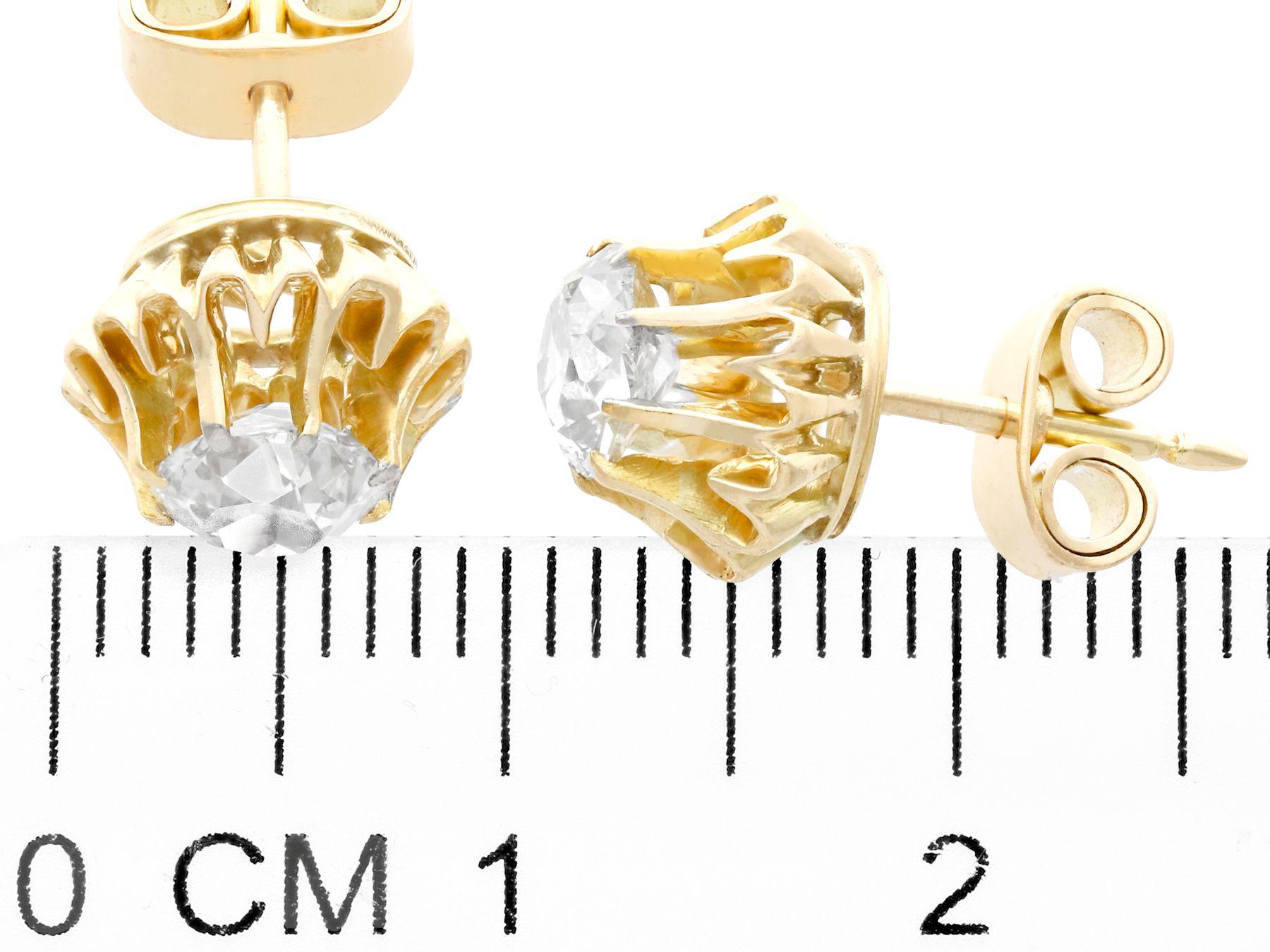 Clous d'oreilles anciennes en or jaune et diamants de 1,13 carat en vente 1