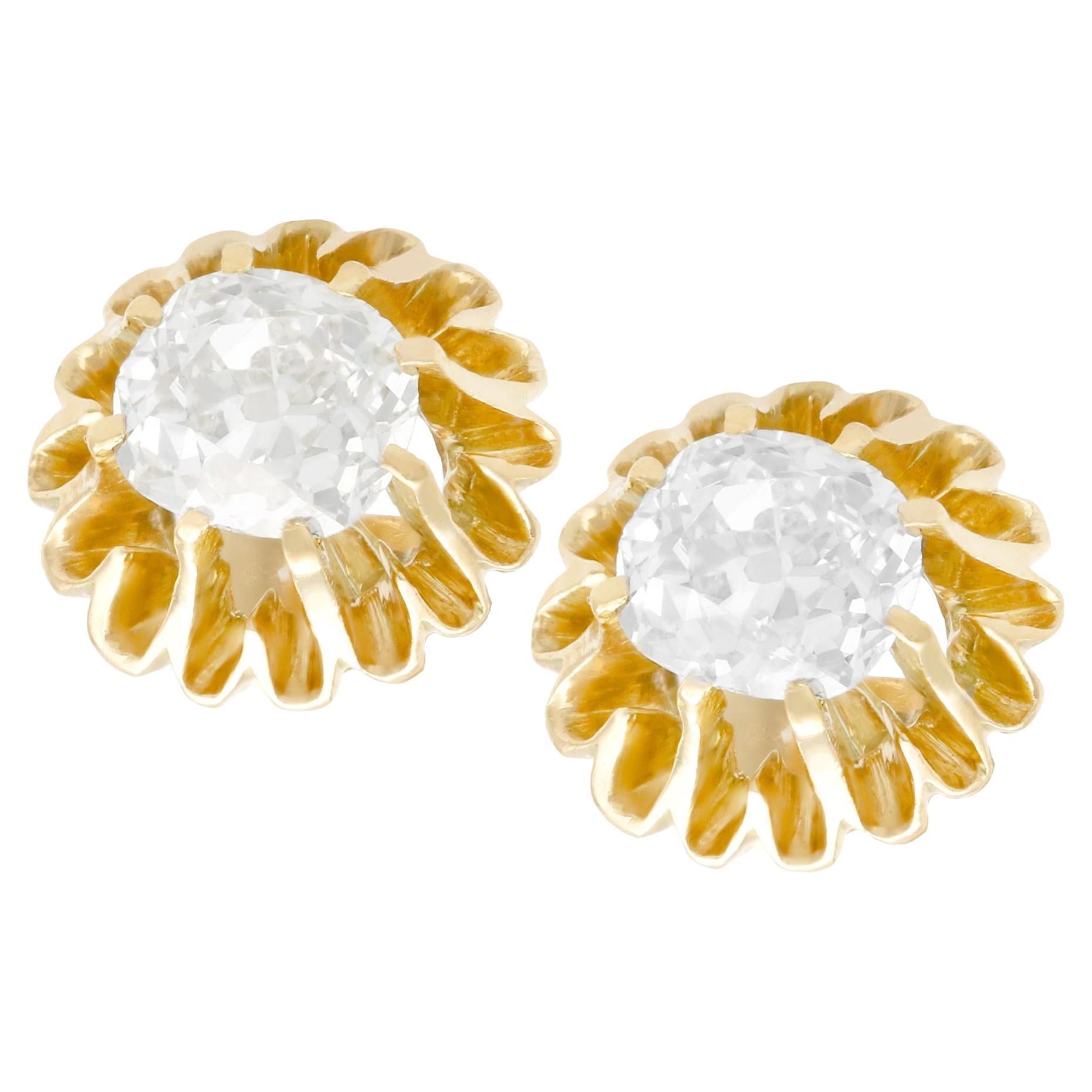 1900s Antique 1.13 Carat Diamond and Yellow Gold Stud Earrings For Sale