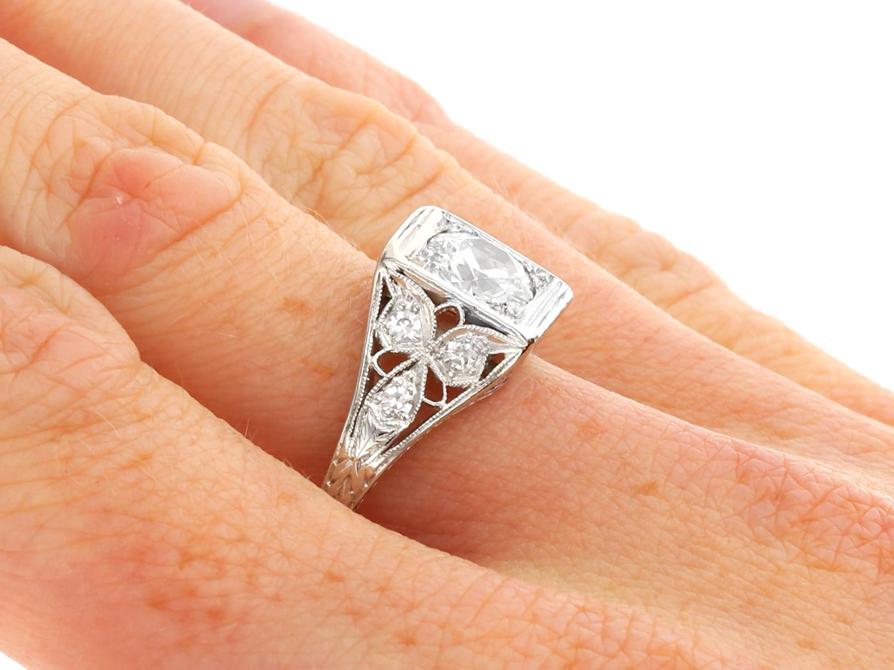 1900s Antique 1.14 Carat Diamond and Platinum Solitaire Ring For Sale 2