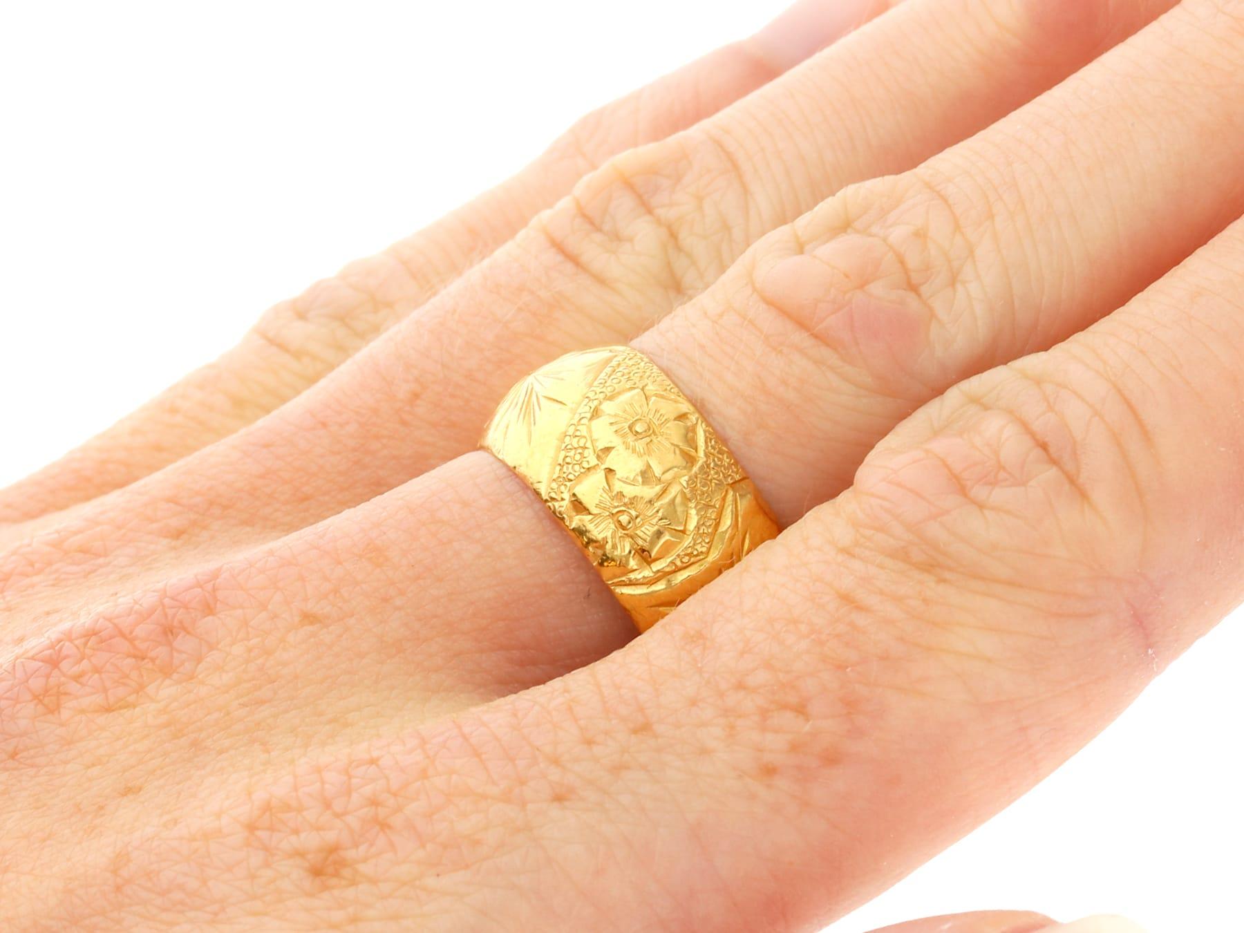 1900s Antique 22k Yellow Gold Wedding Band For Sale 1