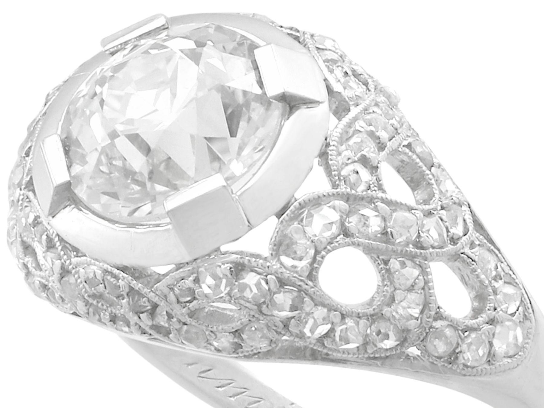 Bague cocktail ancienne en platine avec diamants de 2,30 carats en vente 1