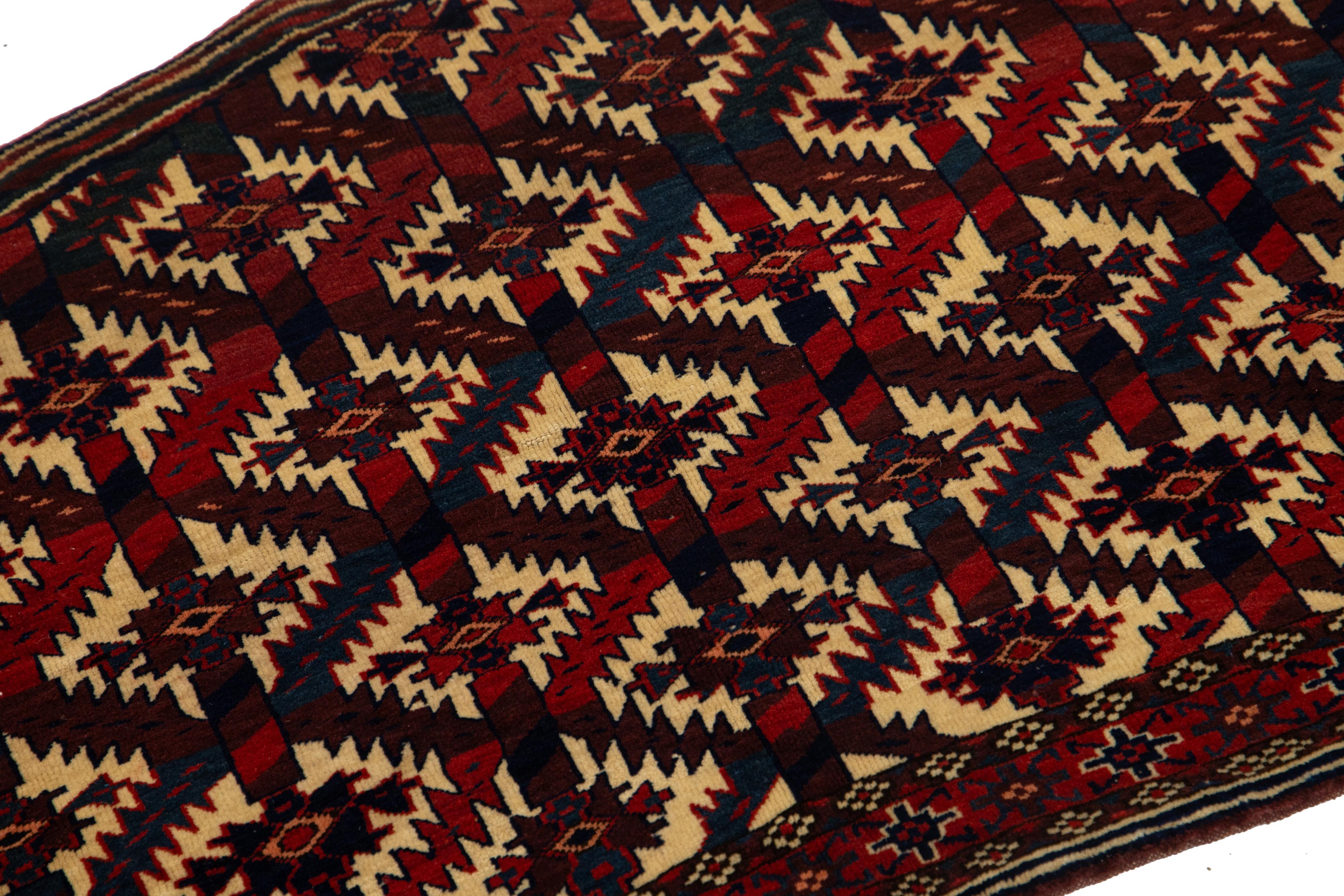 Islamique Tapis afghan ancien Yamoud bourgogne en laine des années 1900 fait à la main avec motif sur toute la surface en vente