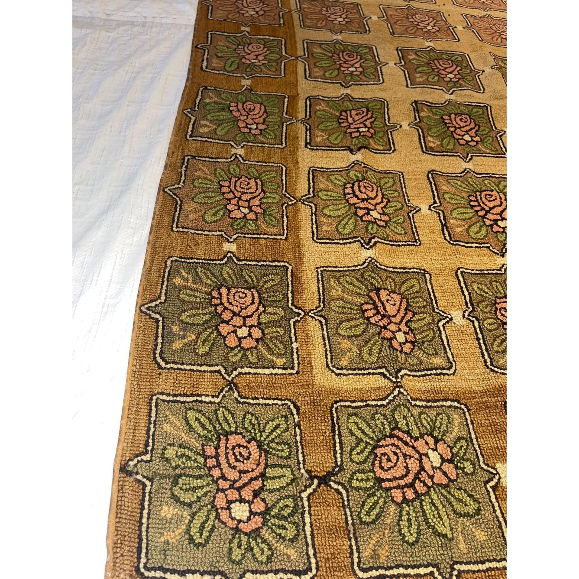 American Classical 1900s Antique American Hook Floral Design Rug 9'7'' X 8'7'' For Sale