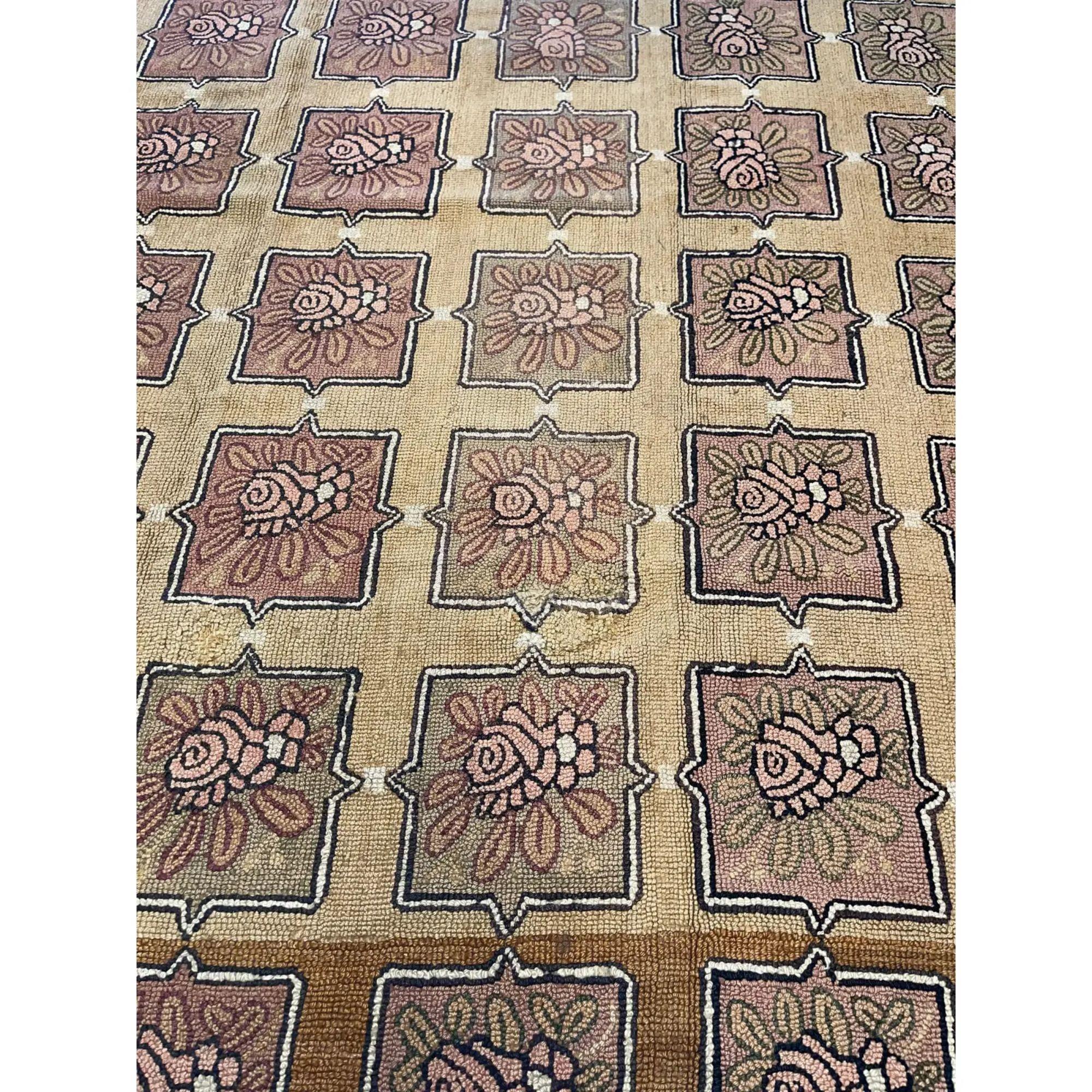 1900s Antique American Hook Floral Design Rug 9'7'' X 8'7'' In Good Condition For Sale In Los Angeles, US