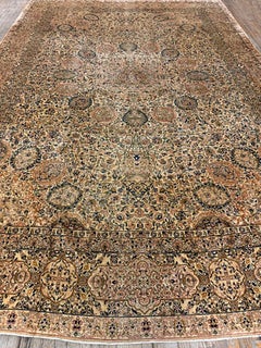 Antiker Kerman-Teppich aus geknüpfter Wolle mit Blumenmuster „Shah Abbas“ auf beigem Grund, aus den 1900er Jahren, 10' x 15'