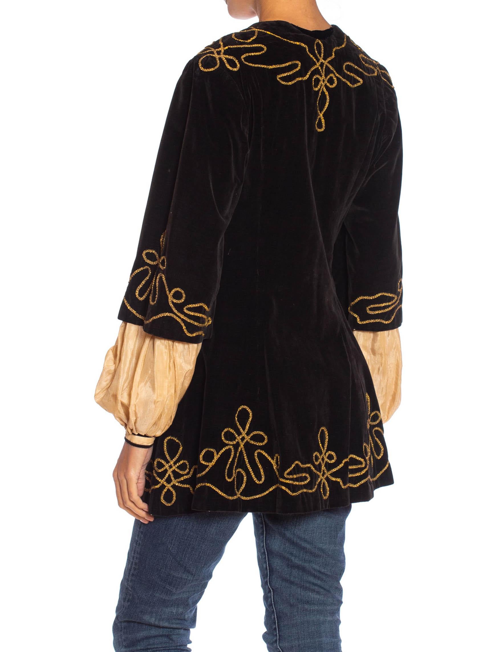 1900S Antique Black Cotton Velvet Medieval Theatrical Costume Jacket With Gold  In Excellent Condition For Sale In New York, NY