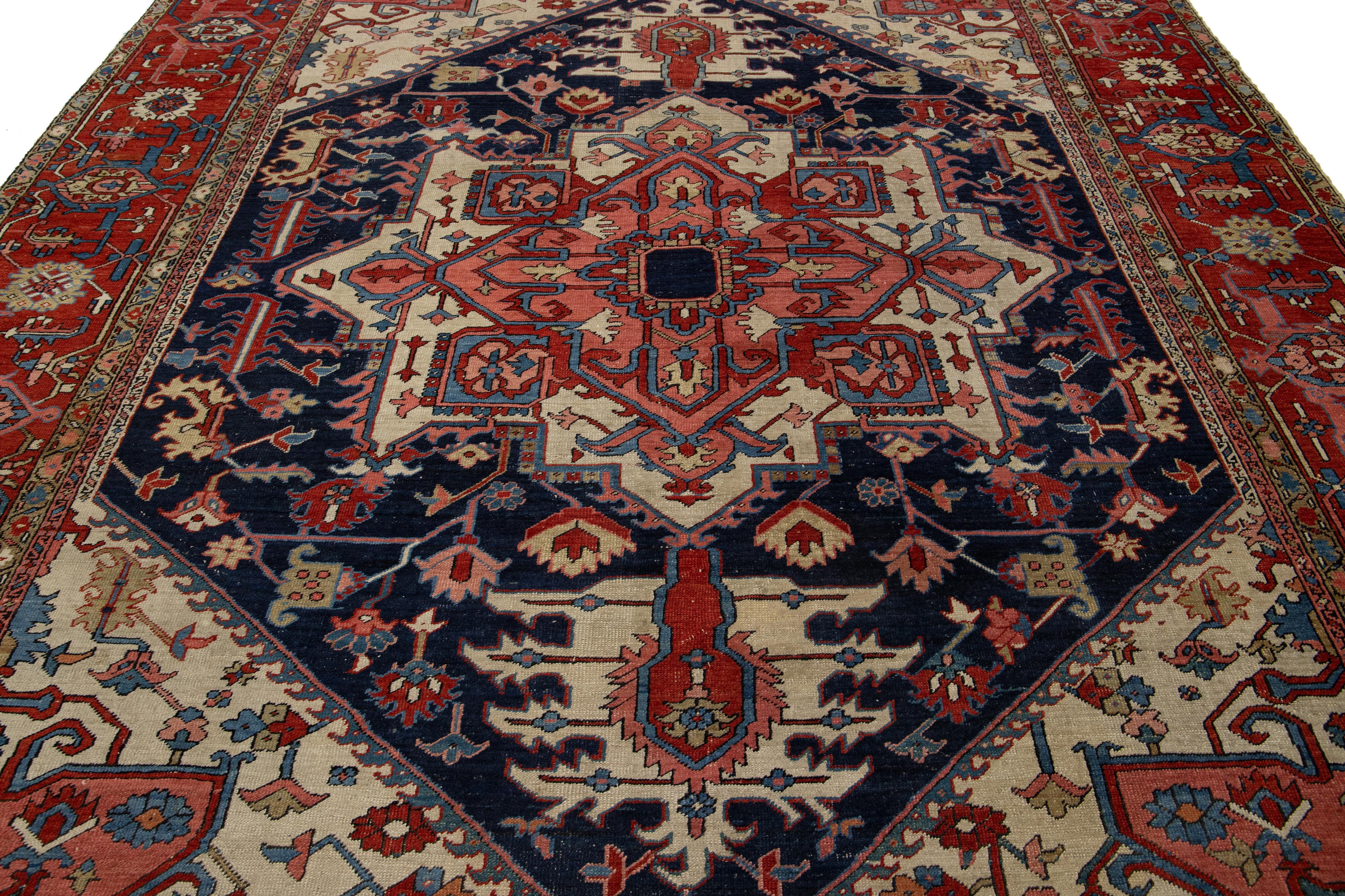 Tapis persan Heriz bleu ancien des années 1900 avec motif sur toute la surface Bon état - En vente à Norwalk, CT