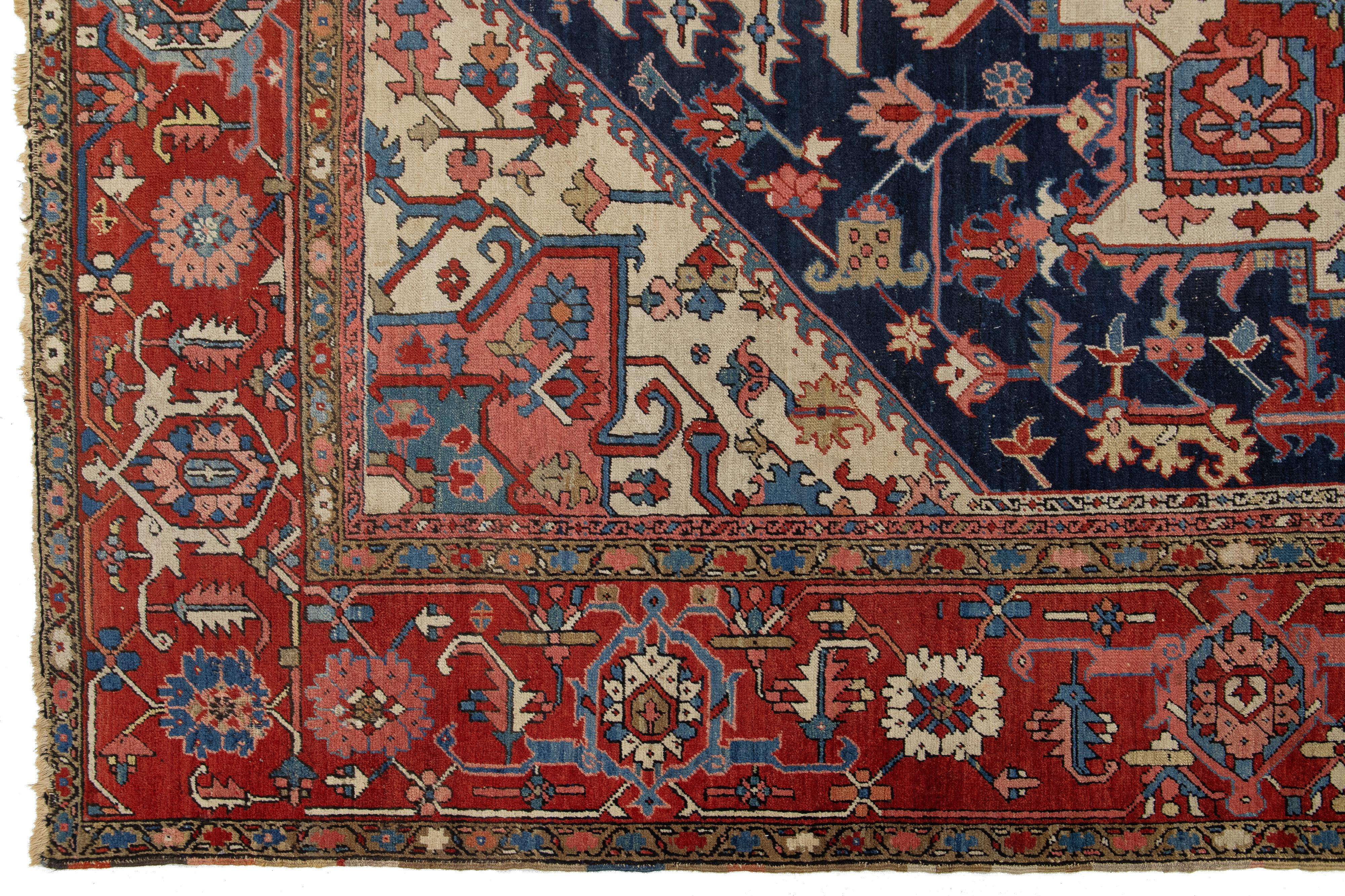 20ième siècle Tapis persan Heriz bleu ancien des années 1900 avec motif sur toute la surface en vente