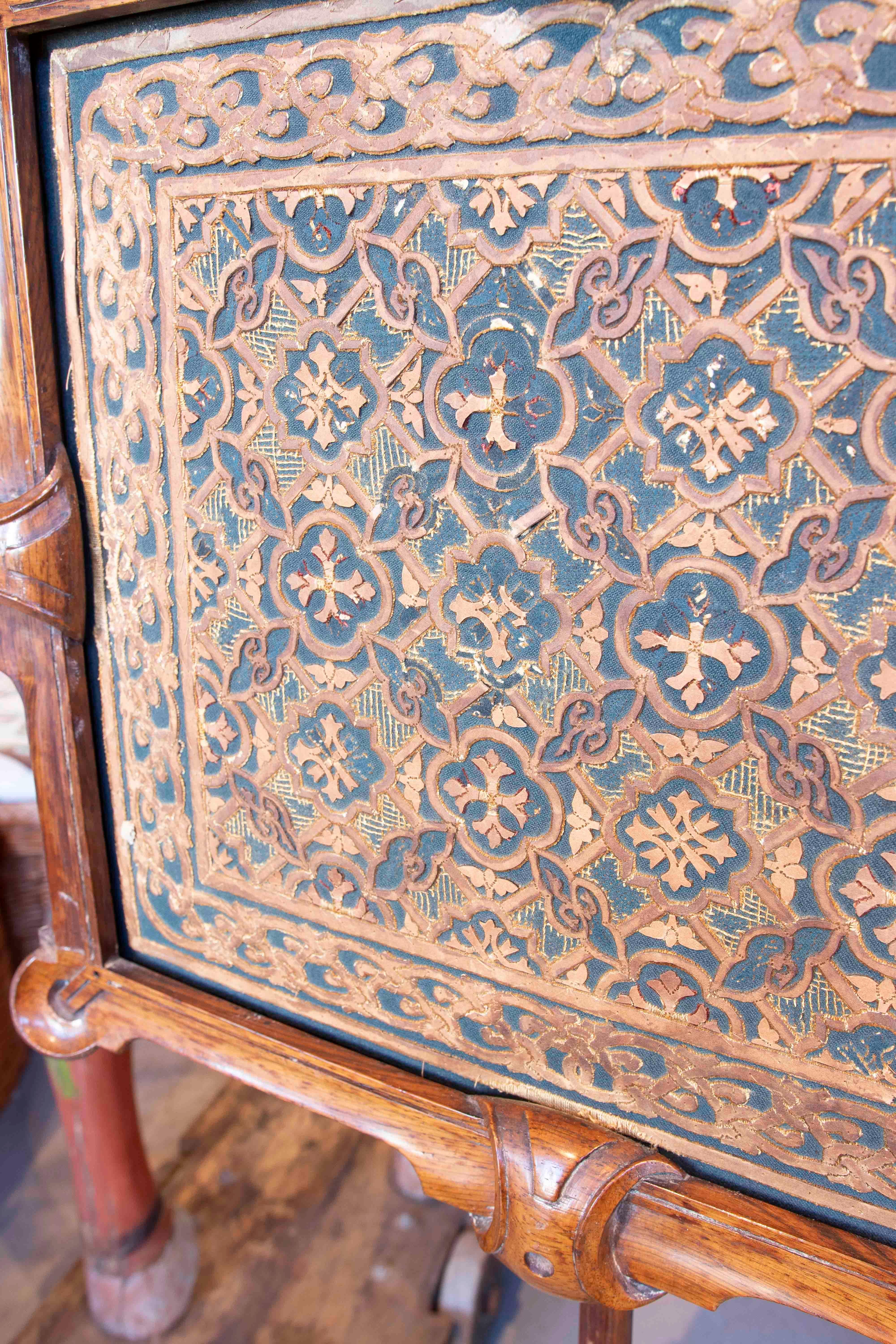 1900s Antigua Pantalla de Chimenea de Madera Tallada con Panel Decorativo 1