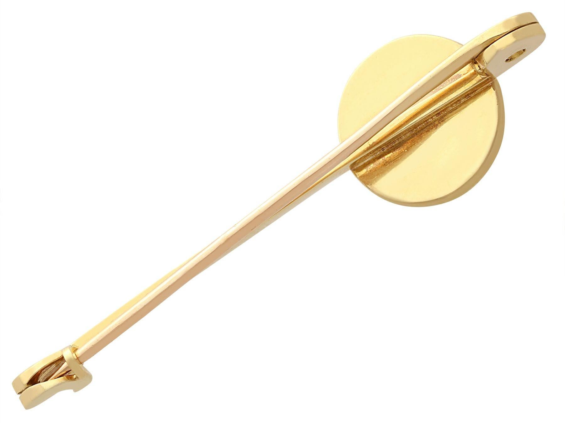 Round Cut 1900s Antique Essex Crystal Yellow Gold Bar Brooch For Sale