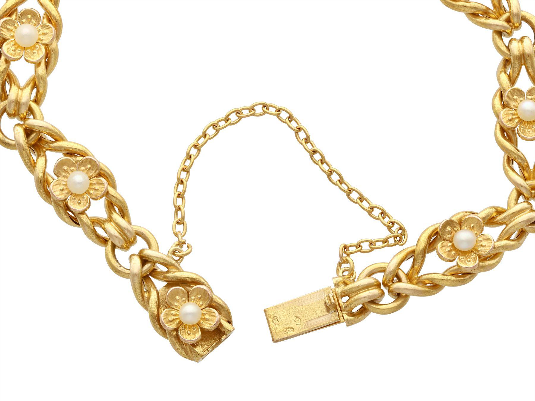 1900er Jahre, antikes französisches Perlen- und Gelbgoldarmband im Angebot 3