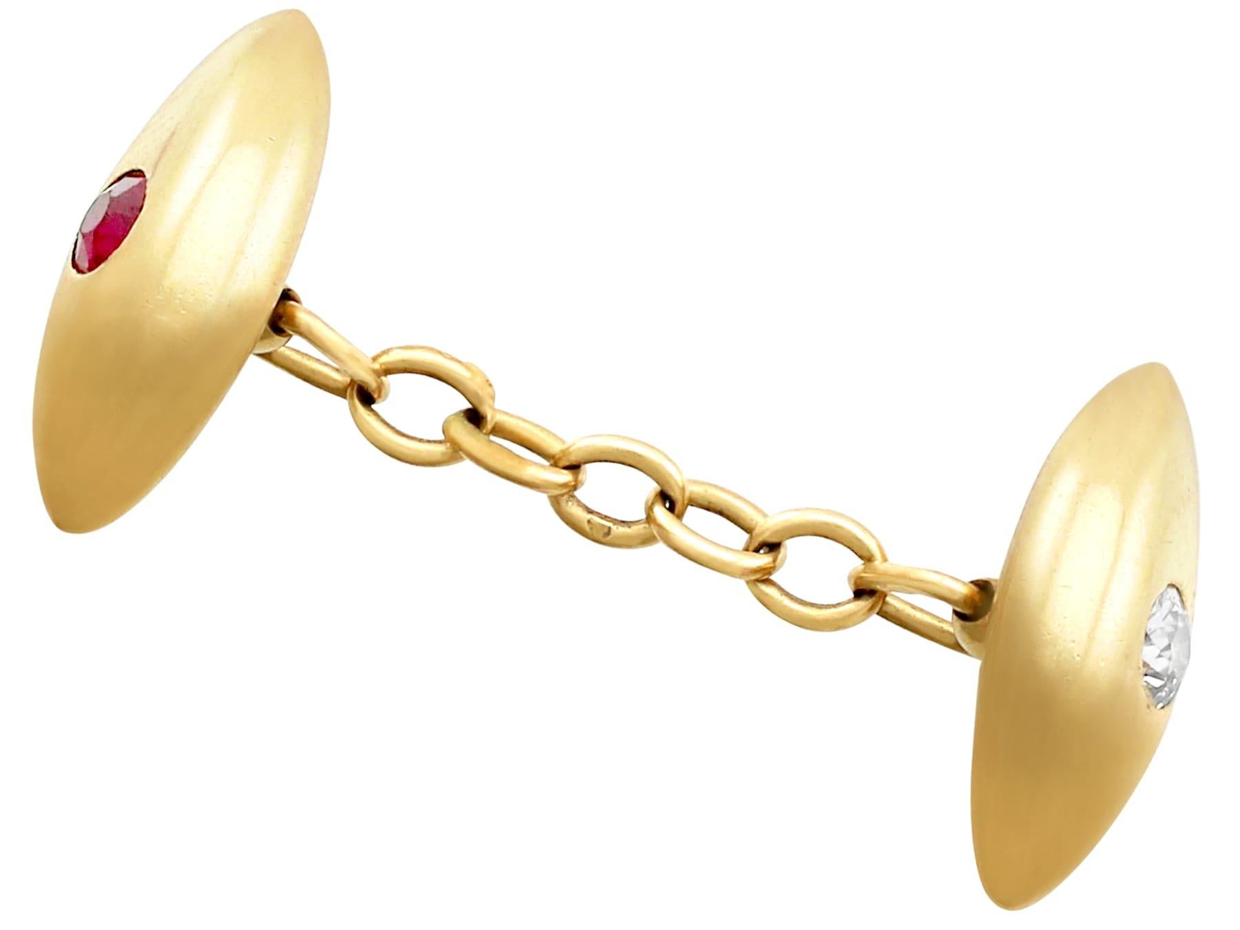 Taille ronde Boutons de manchette français anciens en or jaune, saphir, rubis et diamants en vente