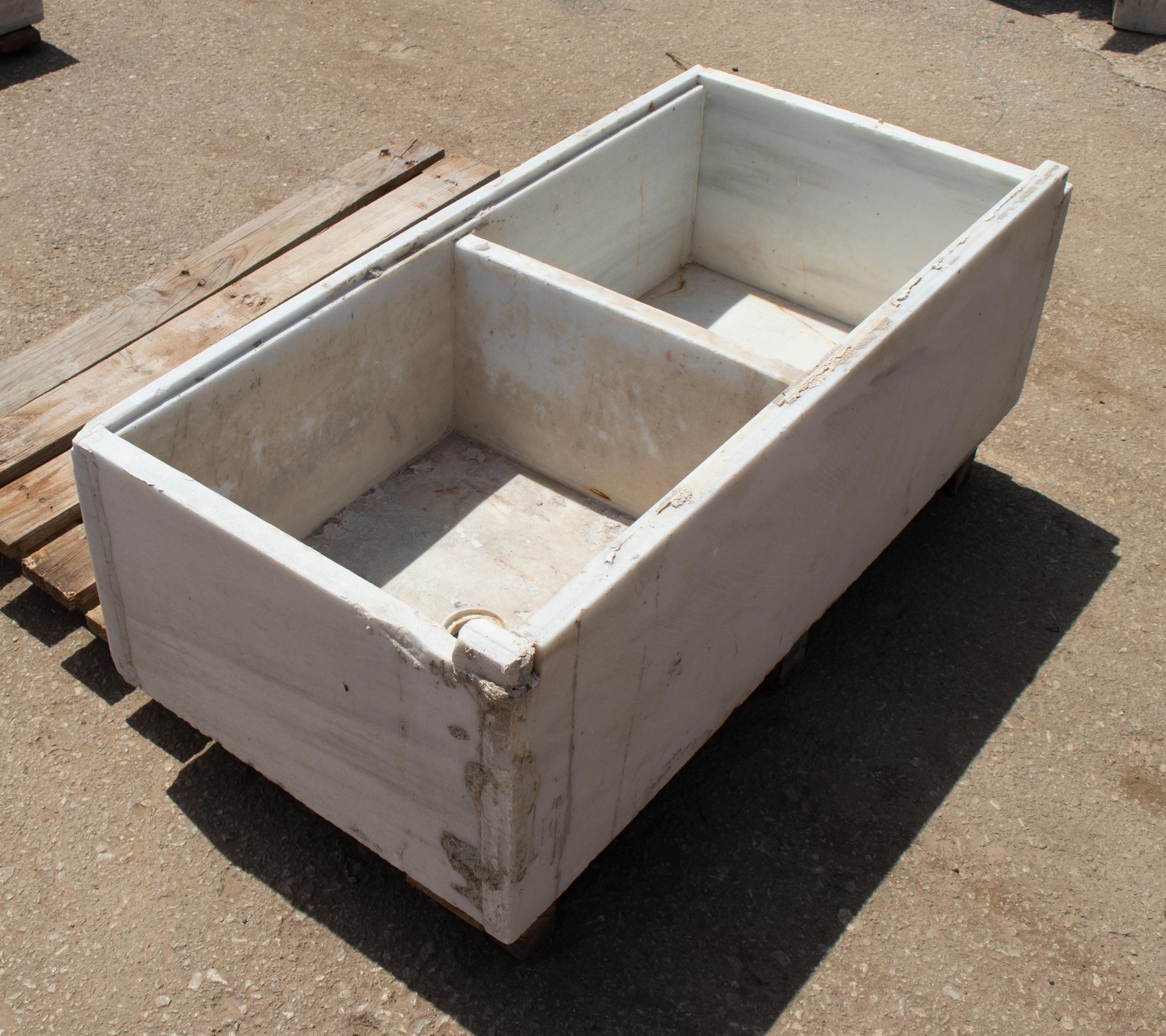 1900s Antique Hand Carved White Marble Double Basin Kitchen Sink In Good Condition In Marbella, ES