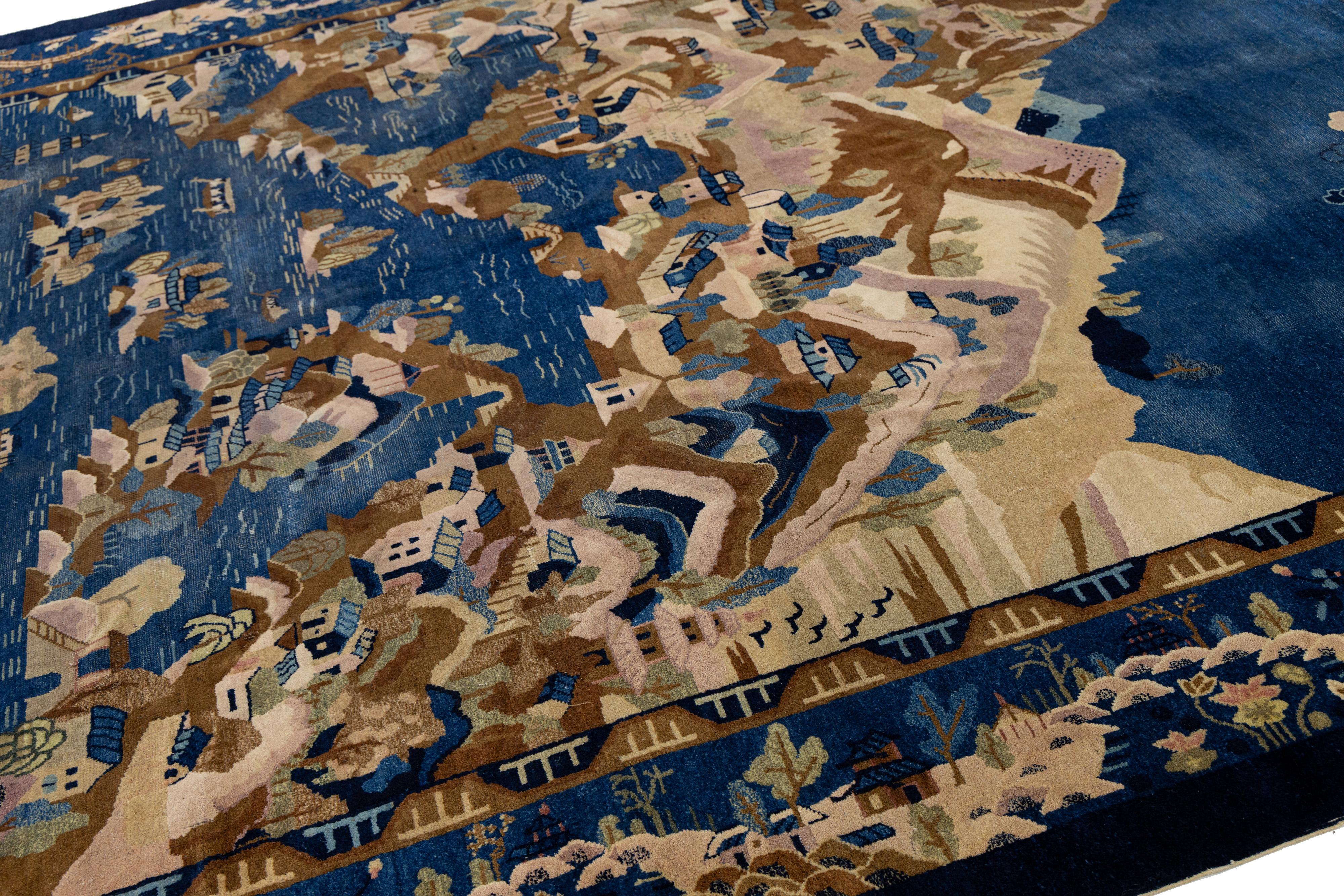 Noué à la main 1900s Antique Handmade Chinese Peking Wool Rug In Blue with Traditional Design (Tapis chinois en laine de Pékin fait à la main) en vente