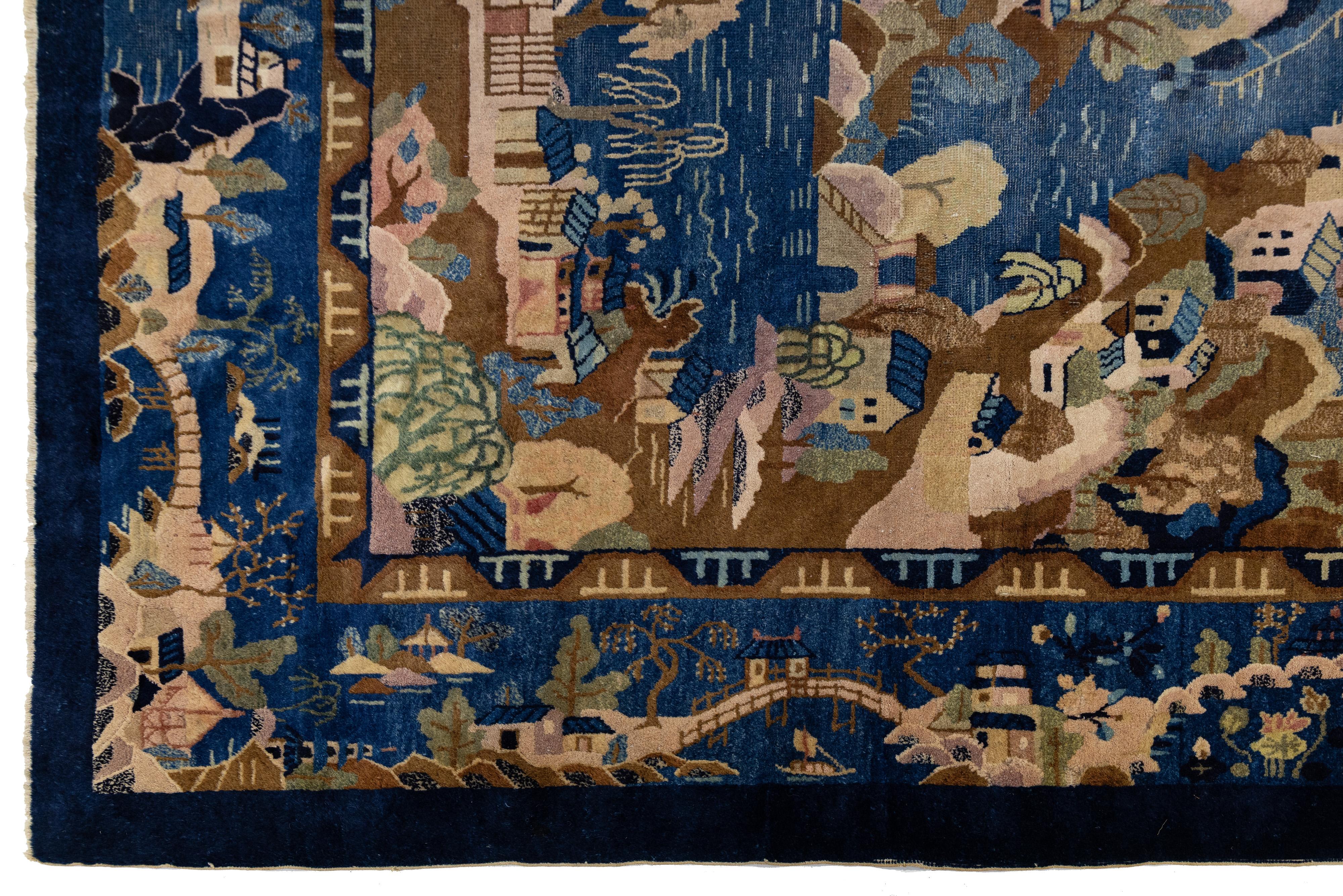 20ième siècle 1900s Antique Handmade Chinese Peking Wool Rug In Blue with Traditional Design (Tapis chinois en laine de Pékin fait à la main) en vente