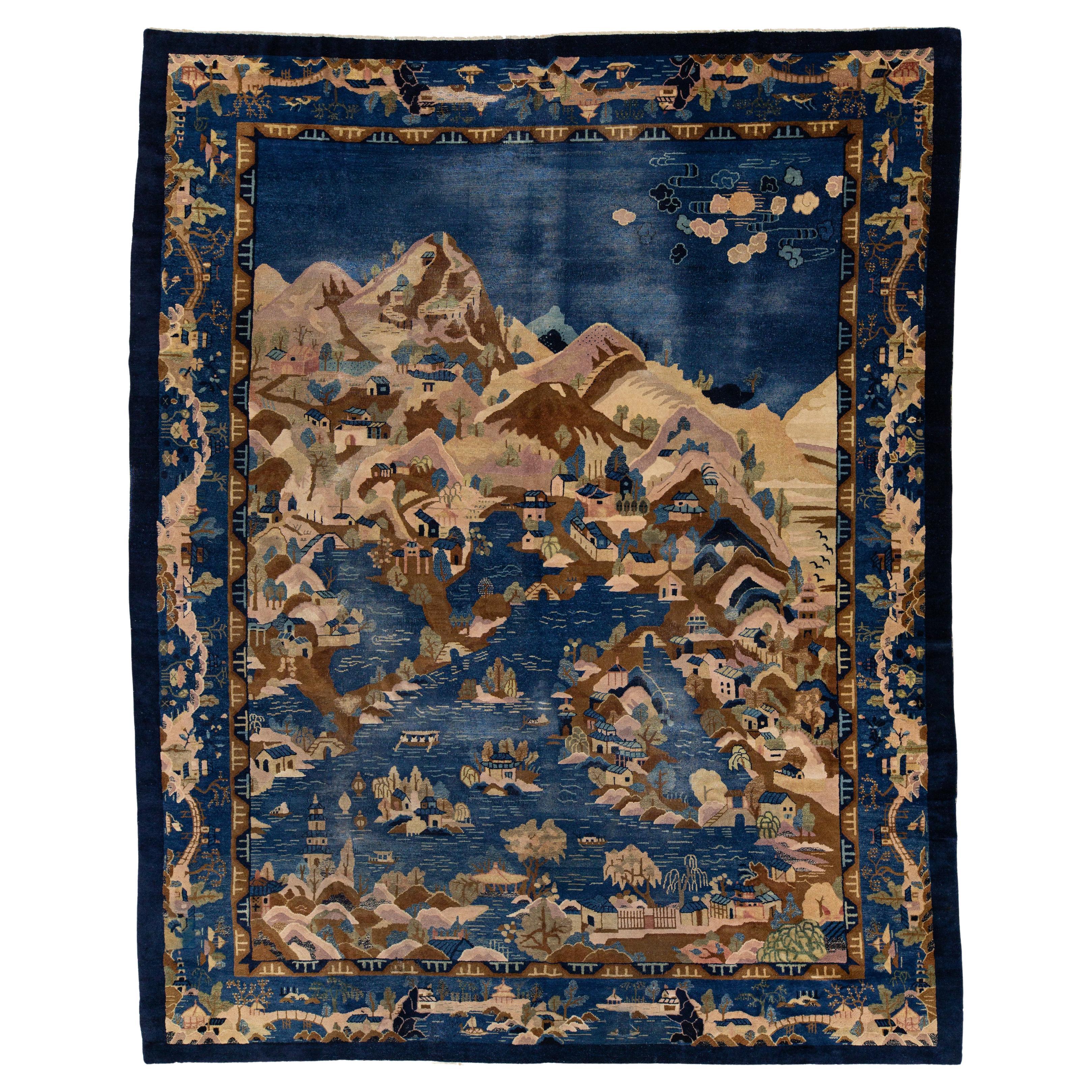 1900s Antique Handmade Chinese Peking Wool Rug In Blue with Traditional Design (Tapis chinois en laine de Pékin fait à la main) en vente