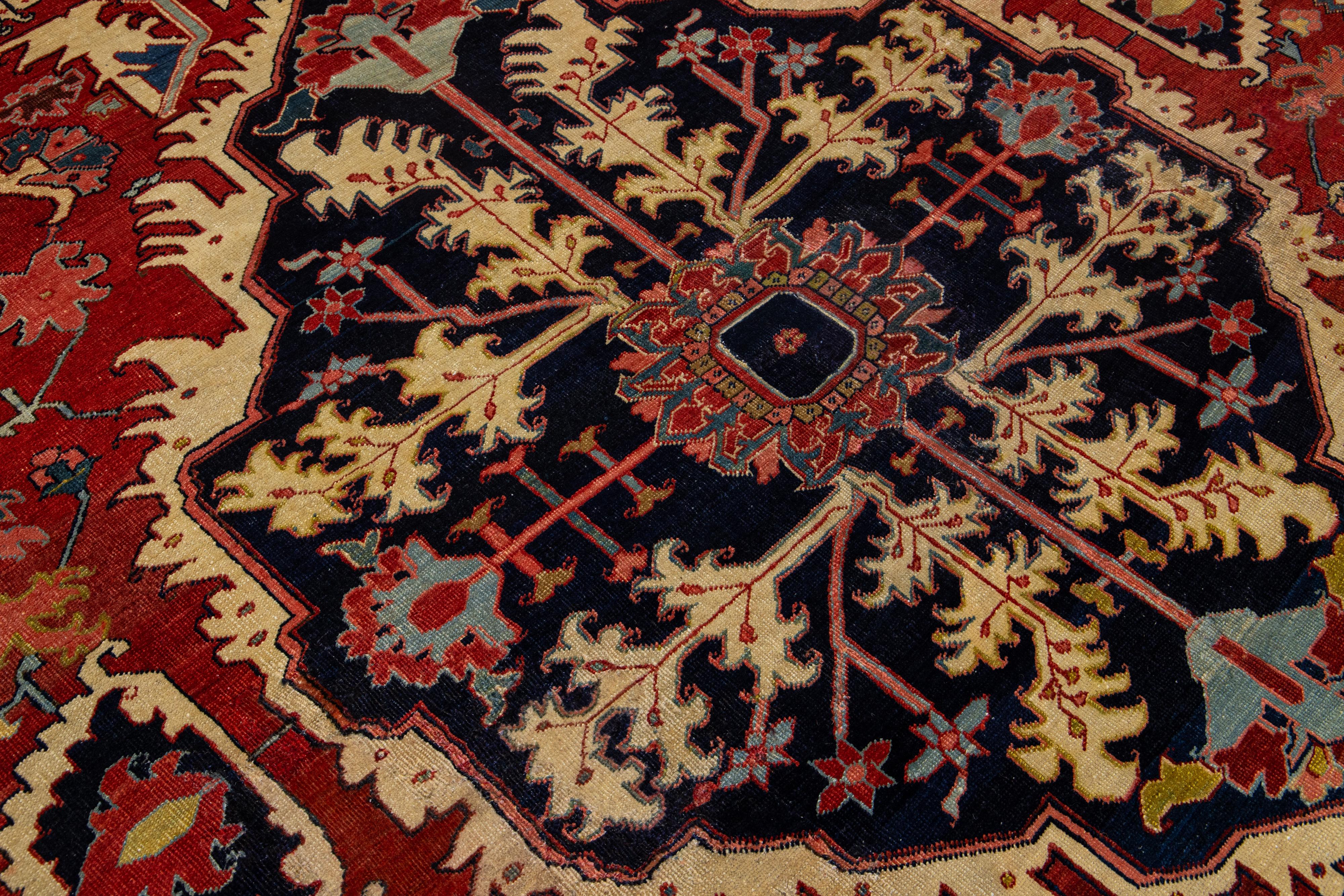 1900s Antique Handmade Wool Rug Persian Heriz Featuring a Medallion Motif  For Sale 2