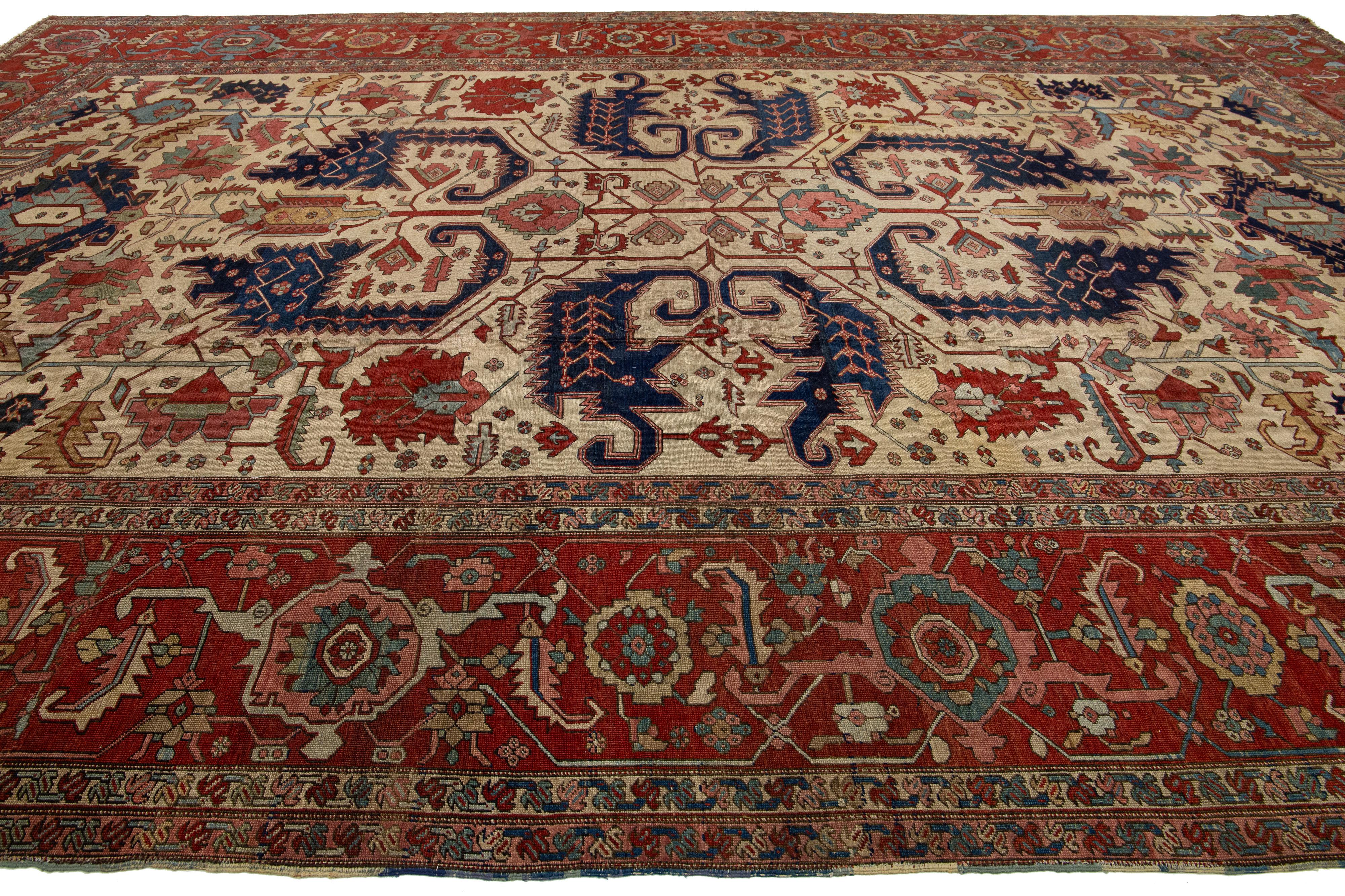 1900s Antique Handmade Wool Rug Persian Serapi Featuring a Allover Motif  In Good Condition For Sale In Norwalk, CT