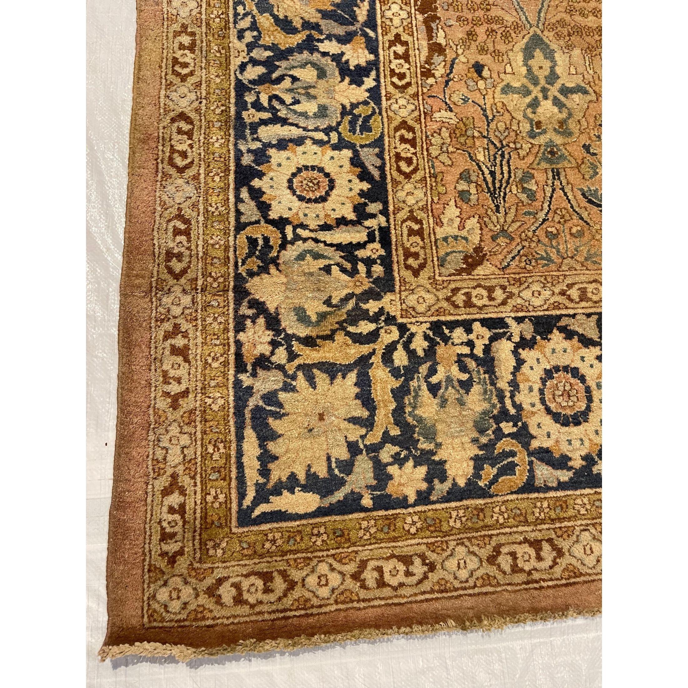 In der Zeit der Kolonialherrschaft über Indien begannen die Teppiche von Amritsar, westliche Einflüsse in ihrem Design widerzuspiegeln. Die Kunsthandwerker Nordindiens nutzten ihre Chance, von der ständig steigenden Nachfrage nach exotischen