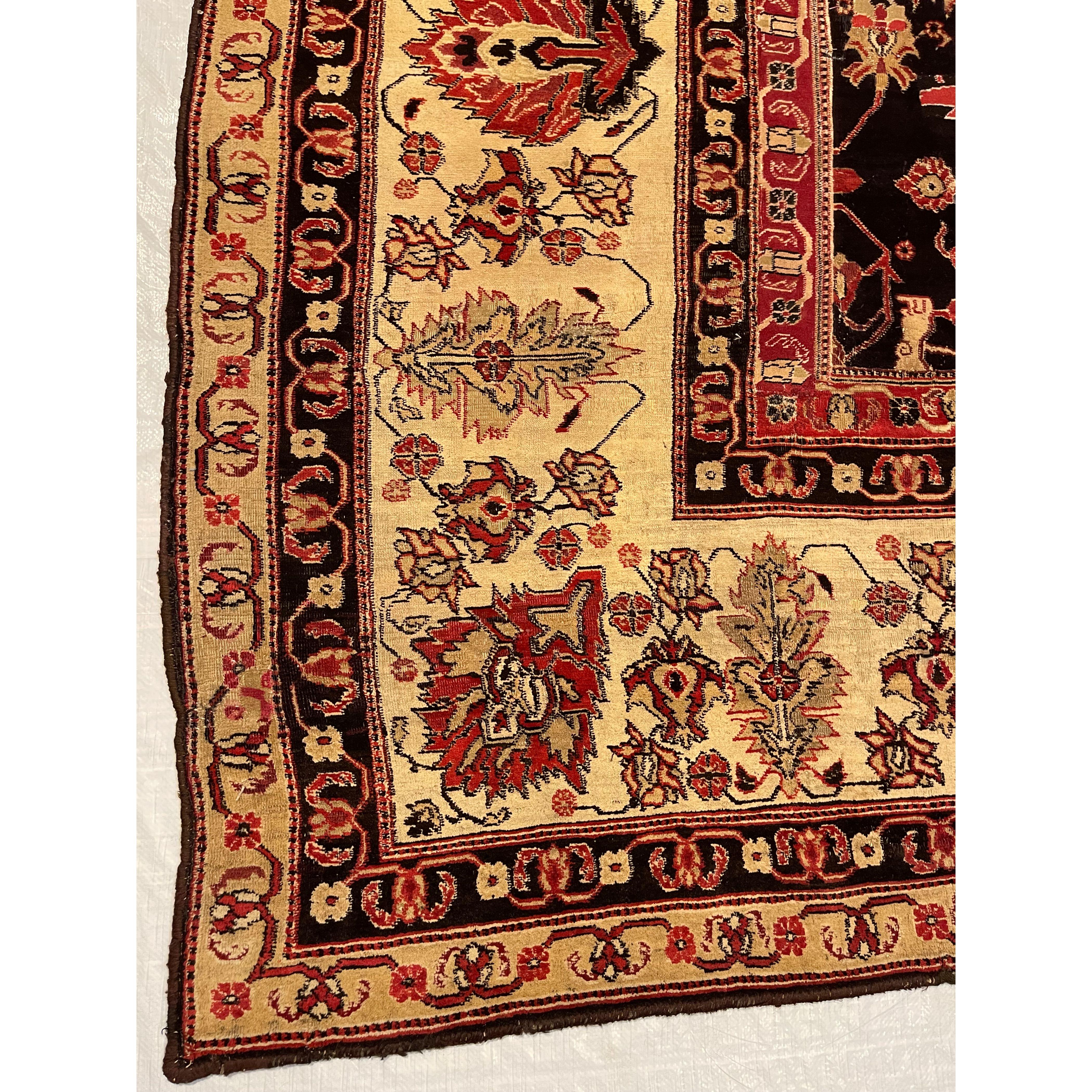 Antique Agra Rugs Agra has been a major center of area rug and carpet production since the great period of Mughal art in the sixteenth and seventeenth centuries. When the carpet industry was revived there under British rule in the nineteenth