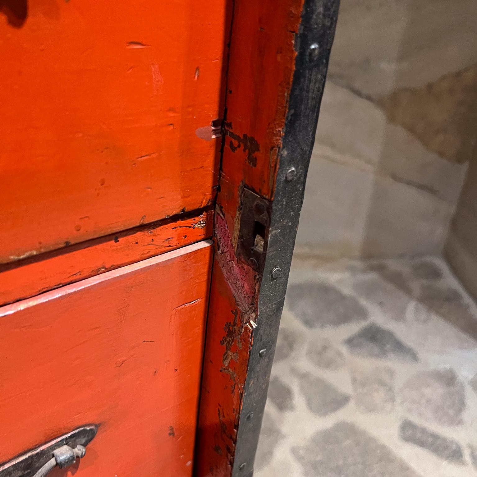 Antico mobile giapponese Tansu rosso da viaggio del 1900 in vendita 2