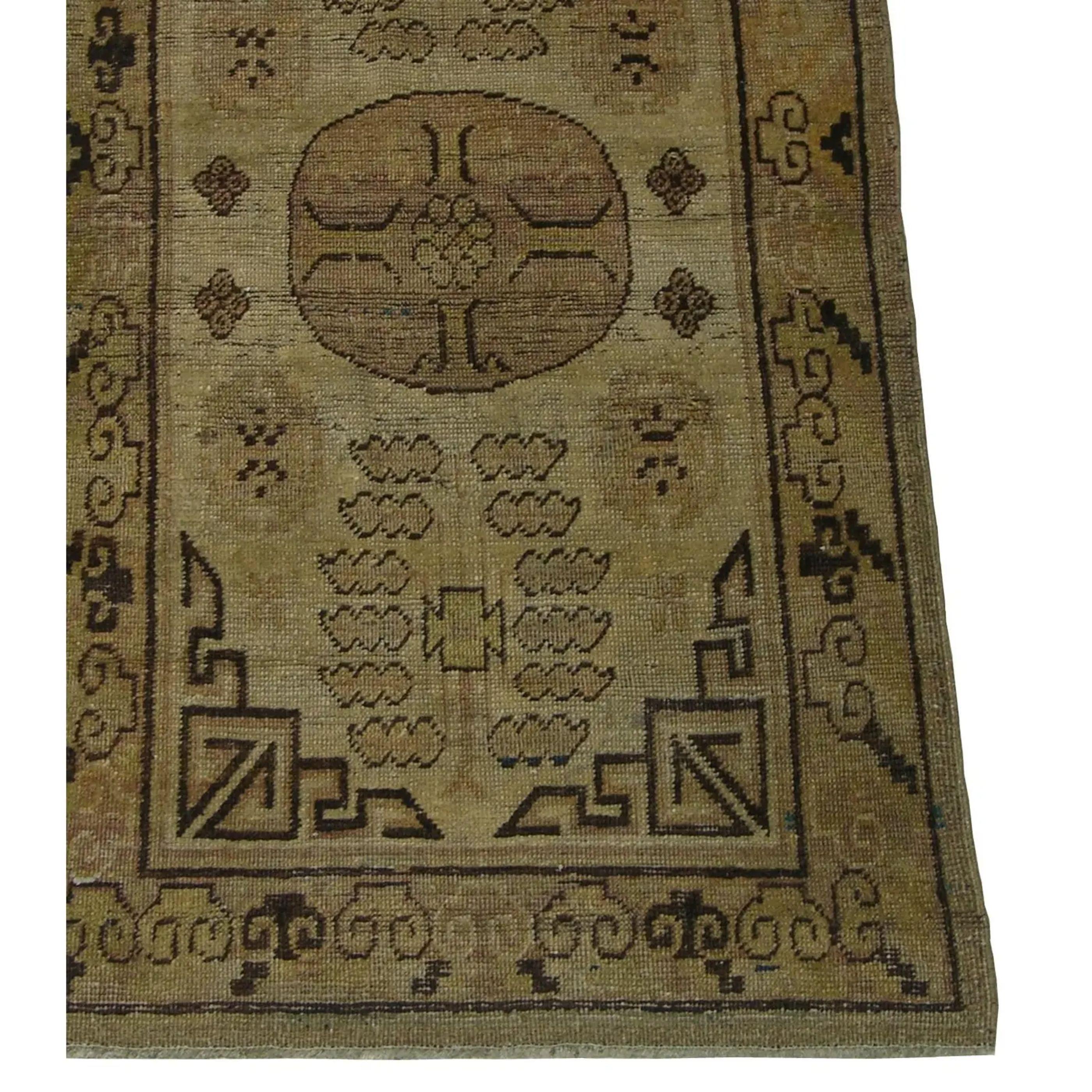 Zum Verkauf steht ein antiker Khotan Samarkand Small Rug