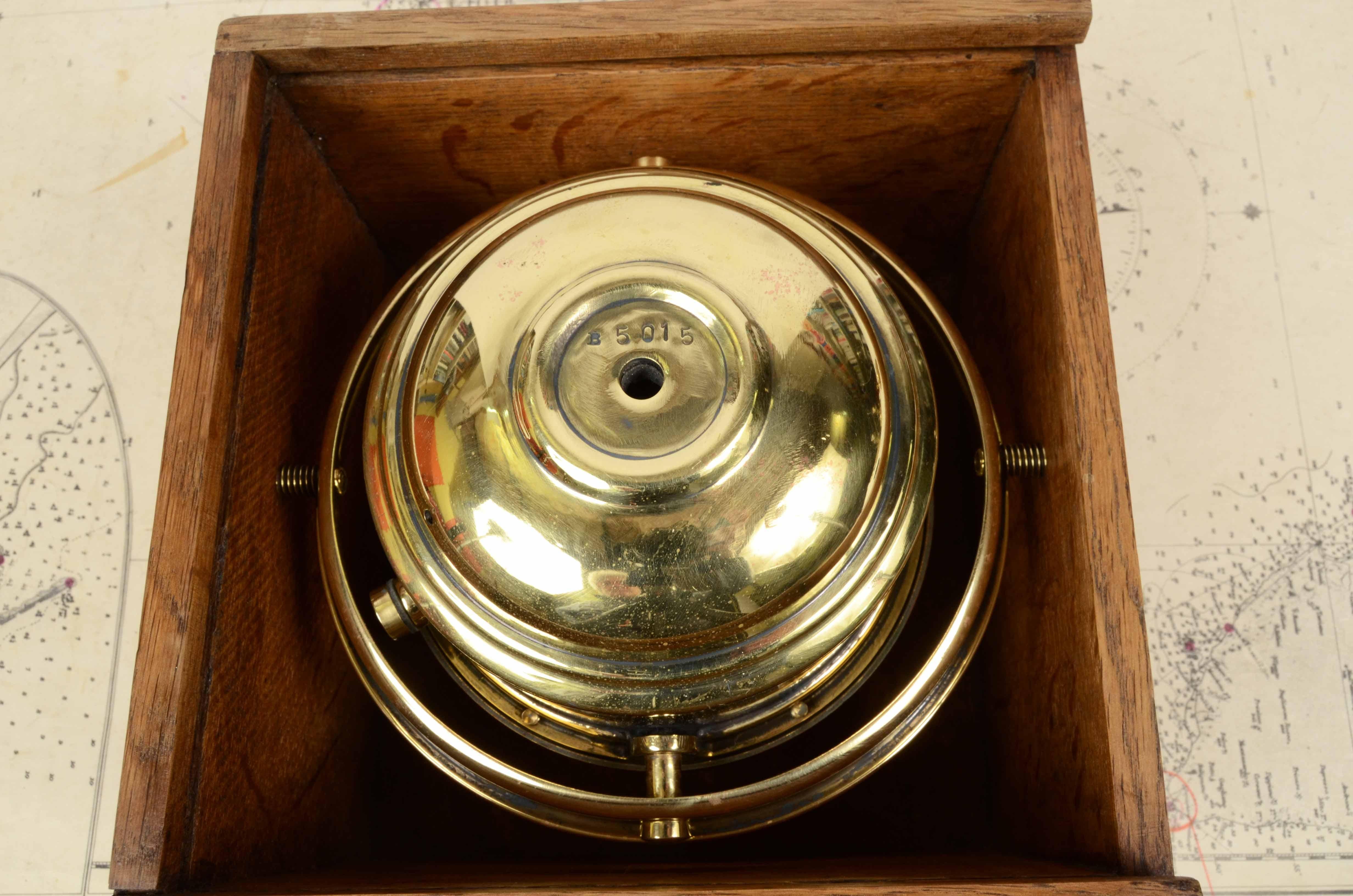 1900s Antique Magnetic Nautical Brass Liquid Sestrel Compass in Original Box In Good Condition In Milan, IT
