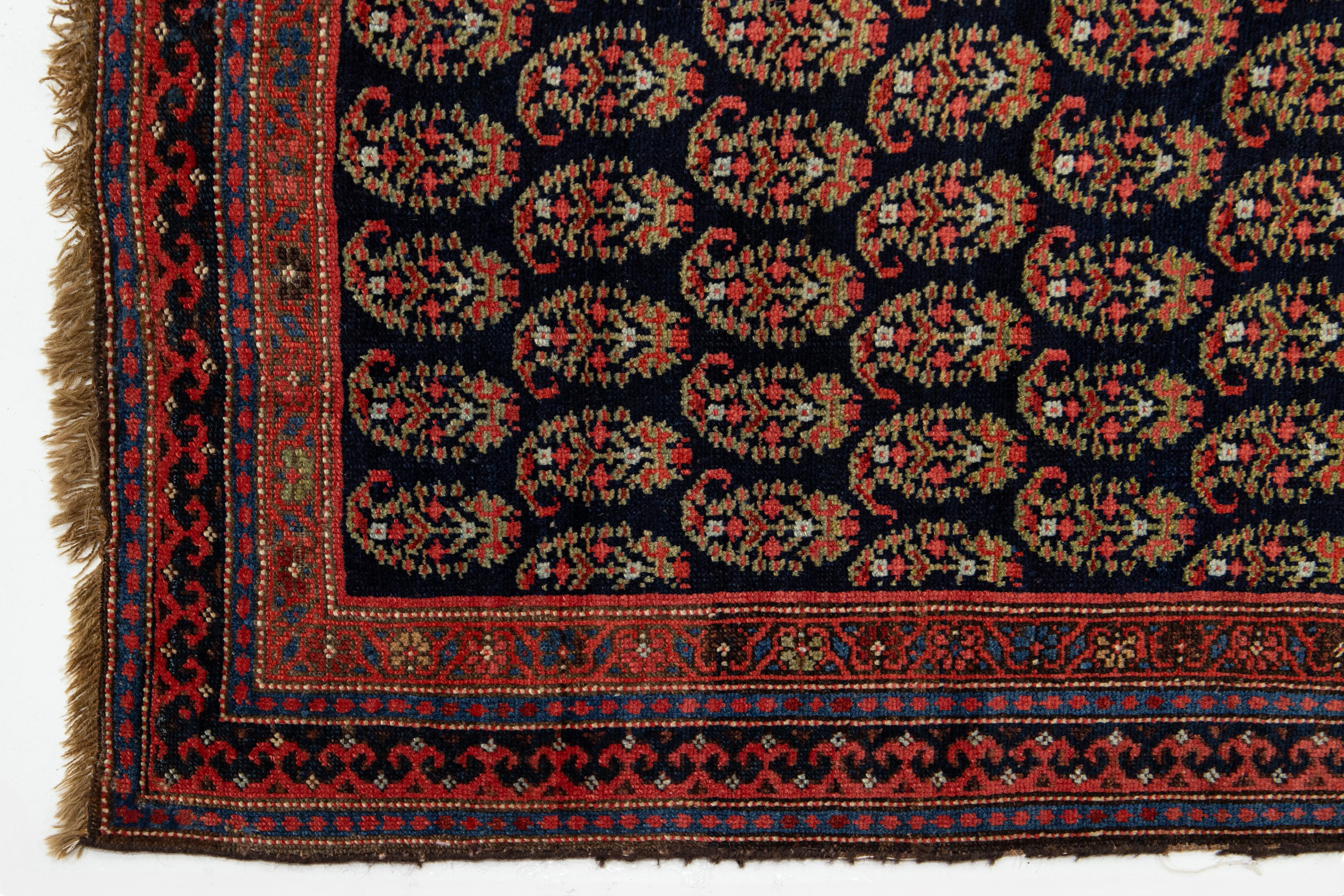 1900er Jahre Antiker Malayer Woll-Läufer in Dunkelblau mit Boteh-Muster im Angebot 1
