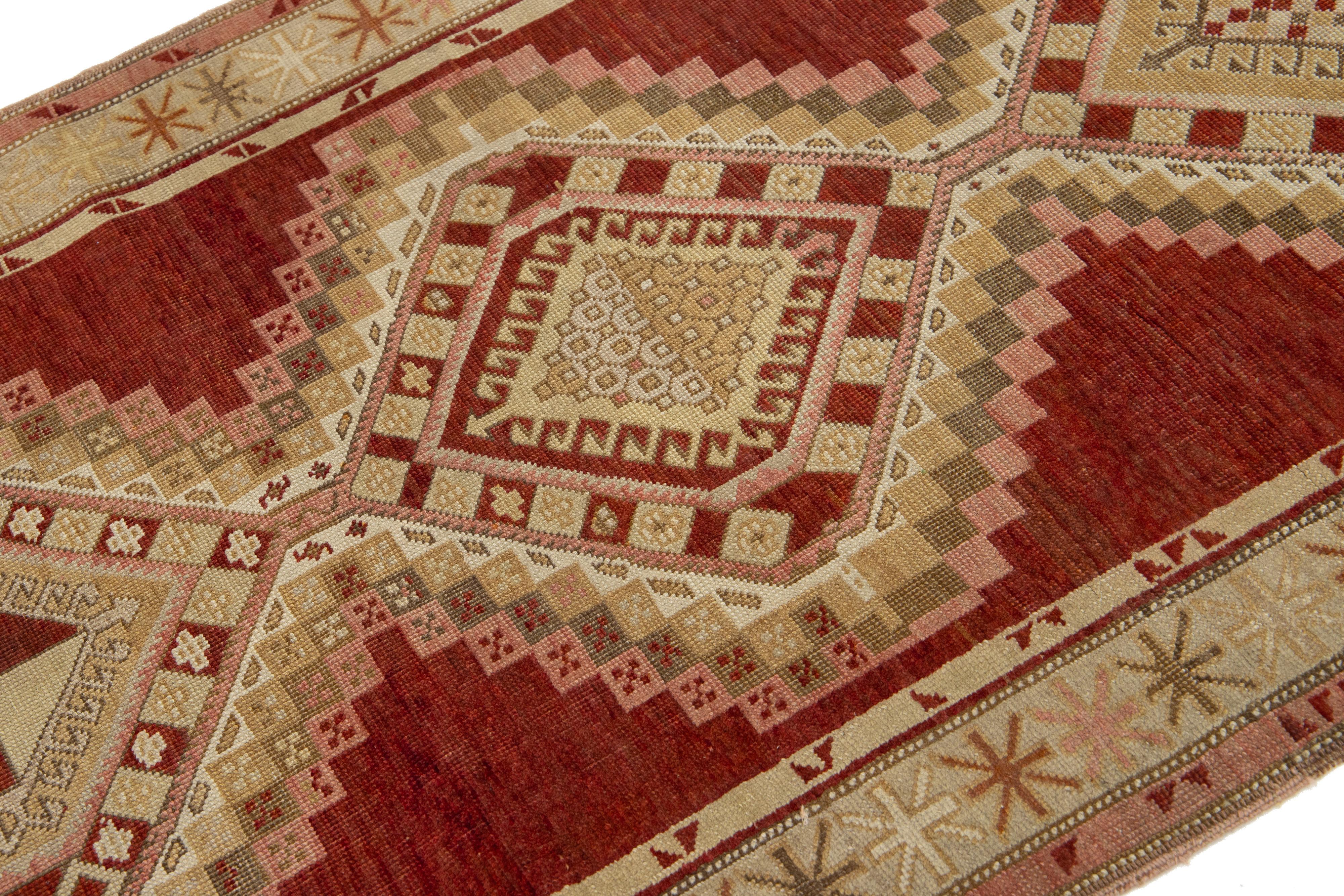 Runner in lana Malayer antico del 1900 in colore rosso-ruggine In condizioni buone in vendita a Norwalk, CT