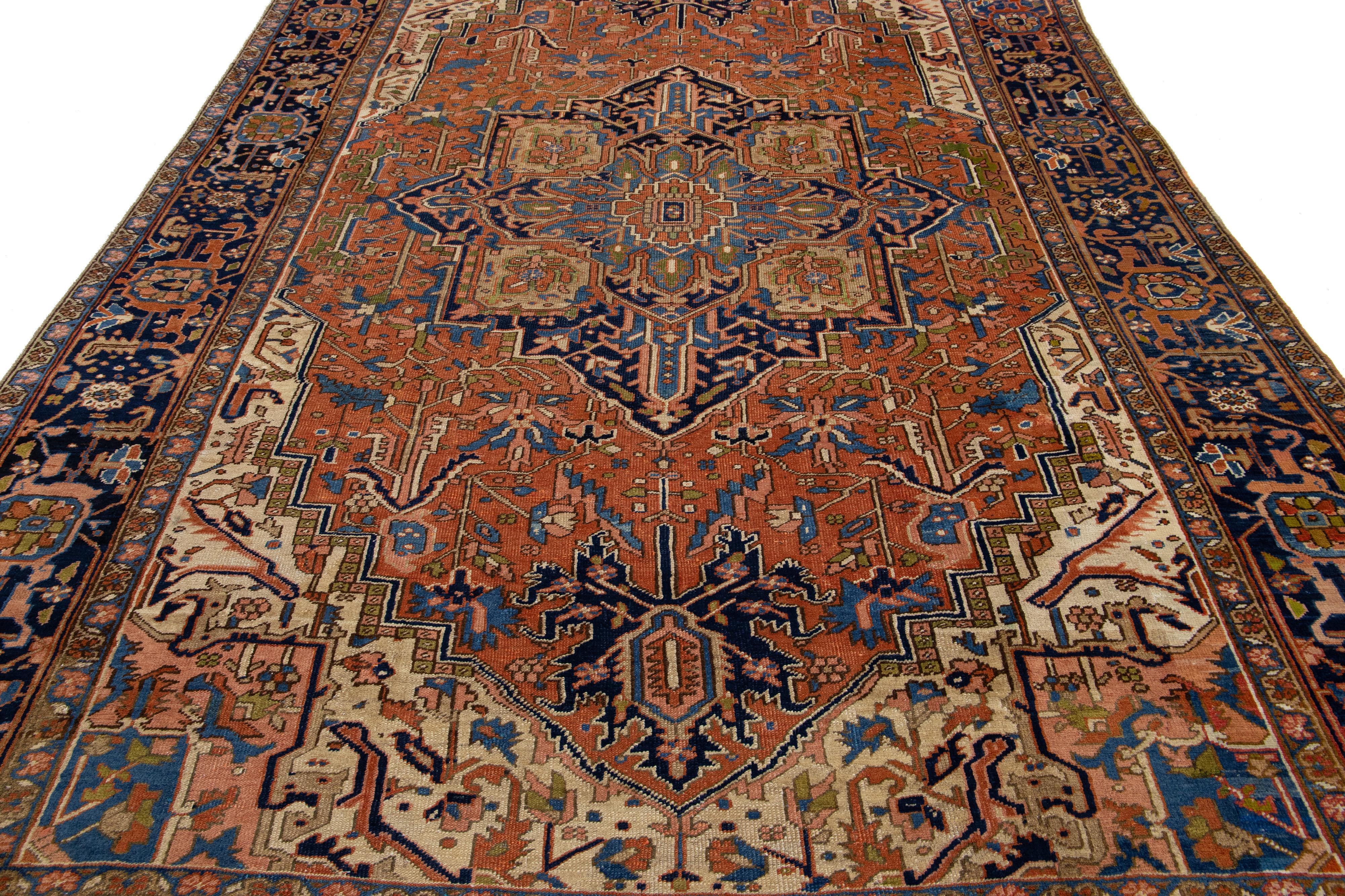 1900s Antiker Persischer Heriz Wollteppich Handgemacht In Rost Mit Medaillon Design im Angebot 2