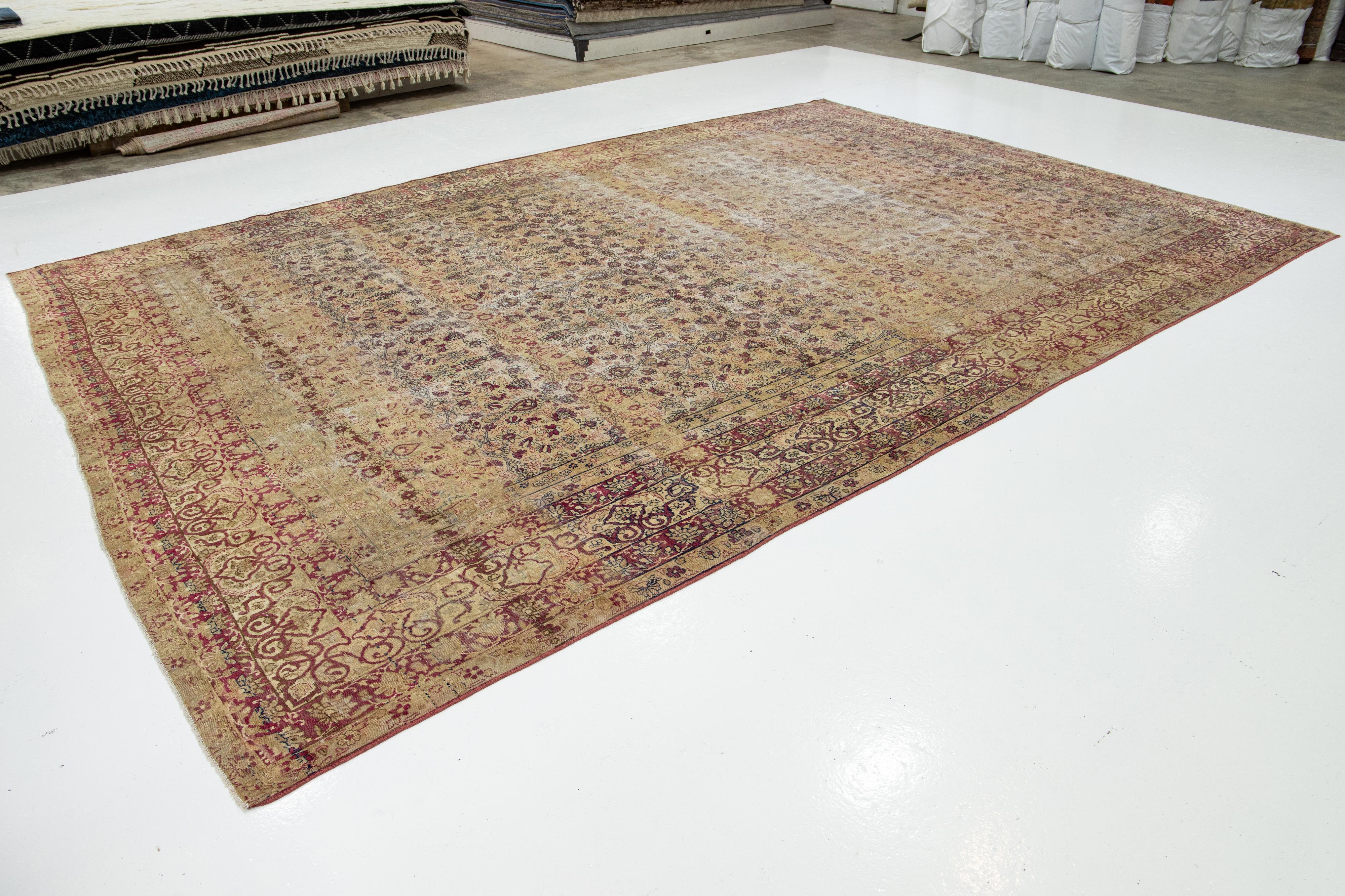 1900er Jahre Antiker Persischer Kerman Tan Wollteppich Handgefertigt mit Allover-Motiv (Handgeknüpft) im Angebot