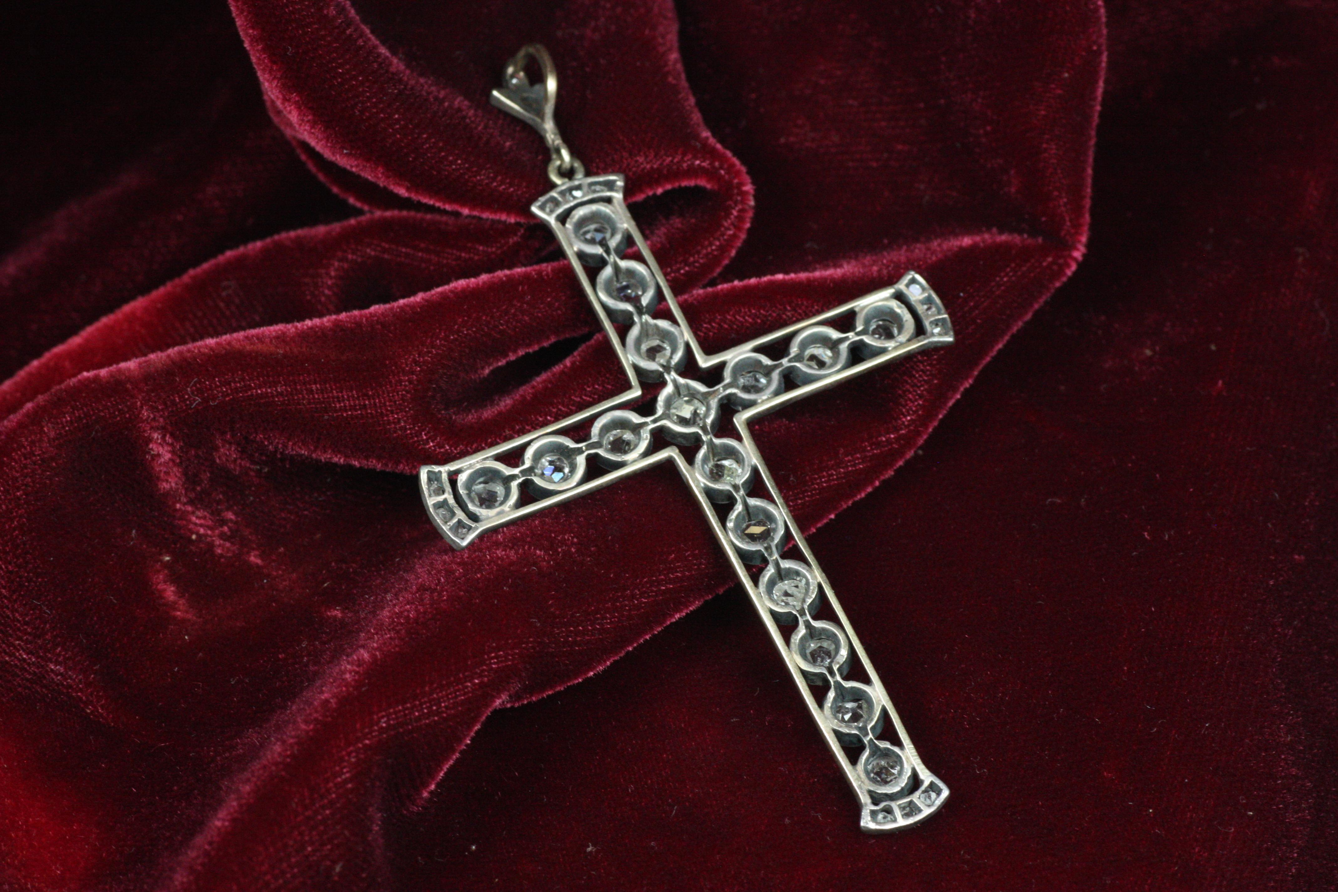 1900s Antike Rose Cut Diamond Cross Anhänger im Angebot 2