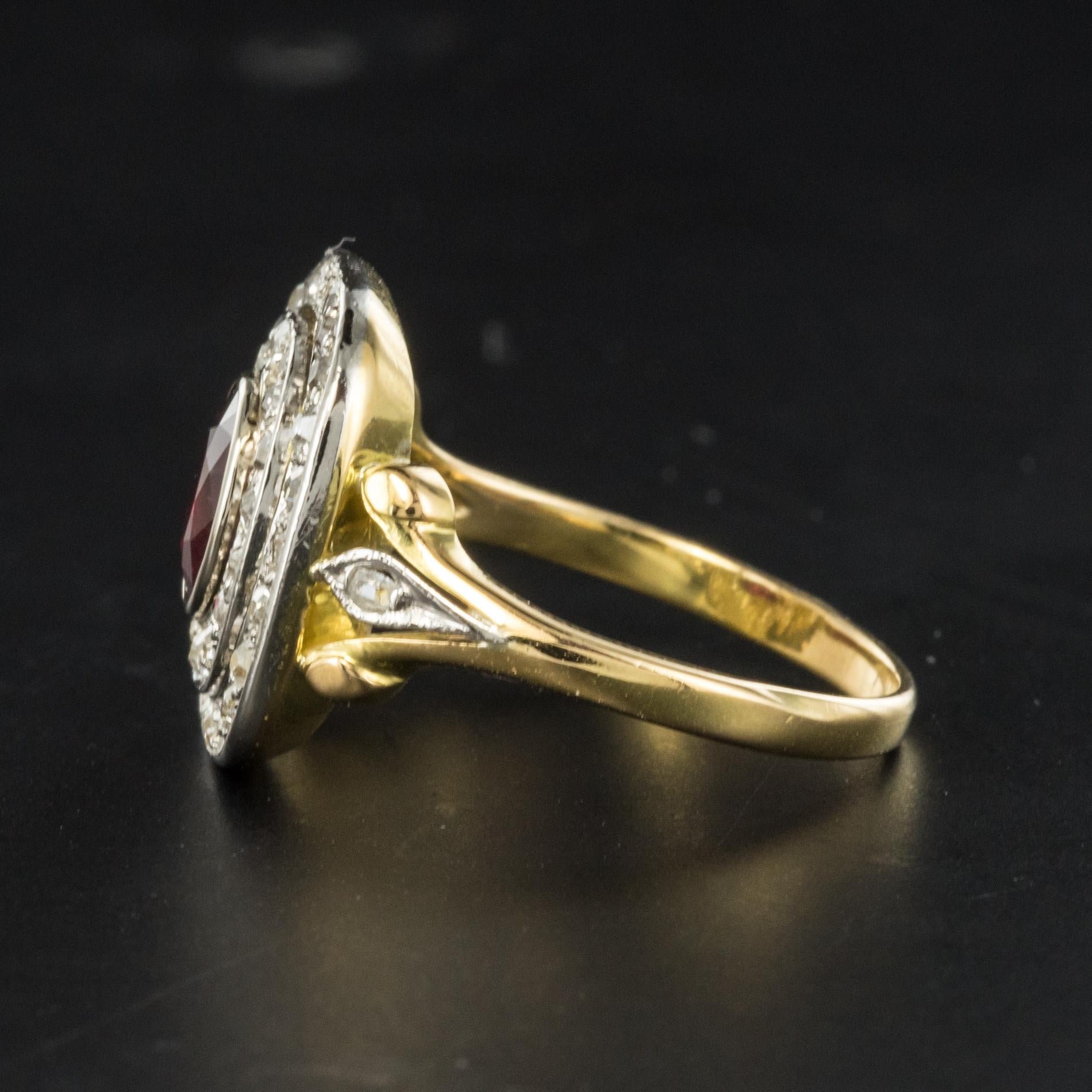 1900s Antique Ruby Diamond Cluster Ring In Excellent Condition In Poitiers, FR