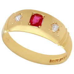 1900 Anillo de cóctel de oro amarillo con diamantes y rubíes