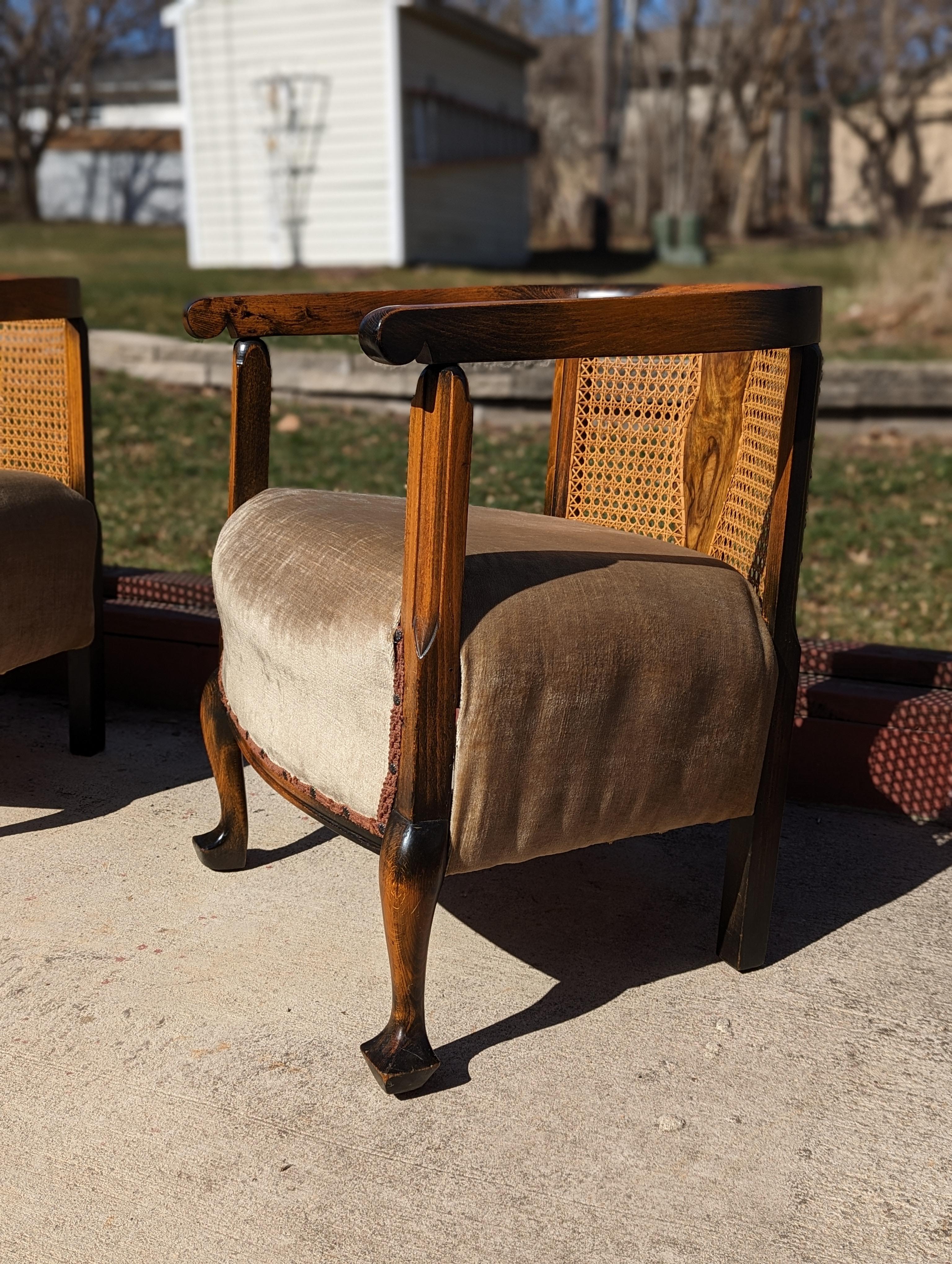 American 1900s Antique Settee and Matching Chair For Sale