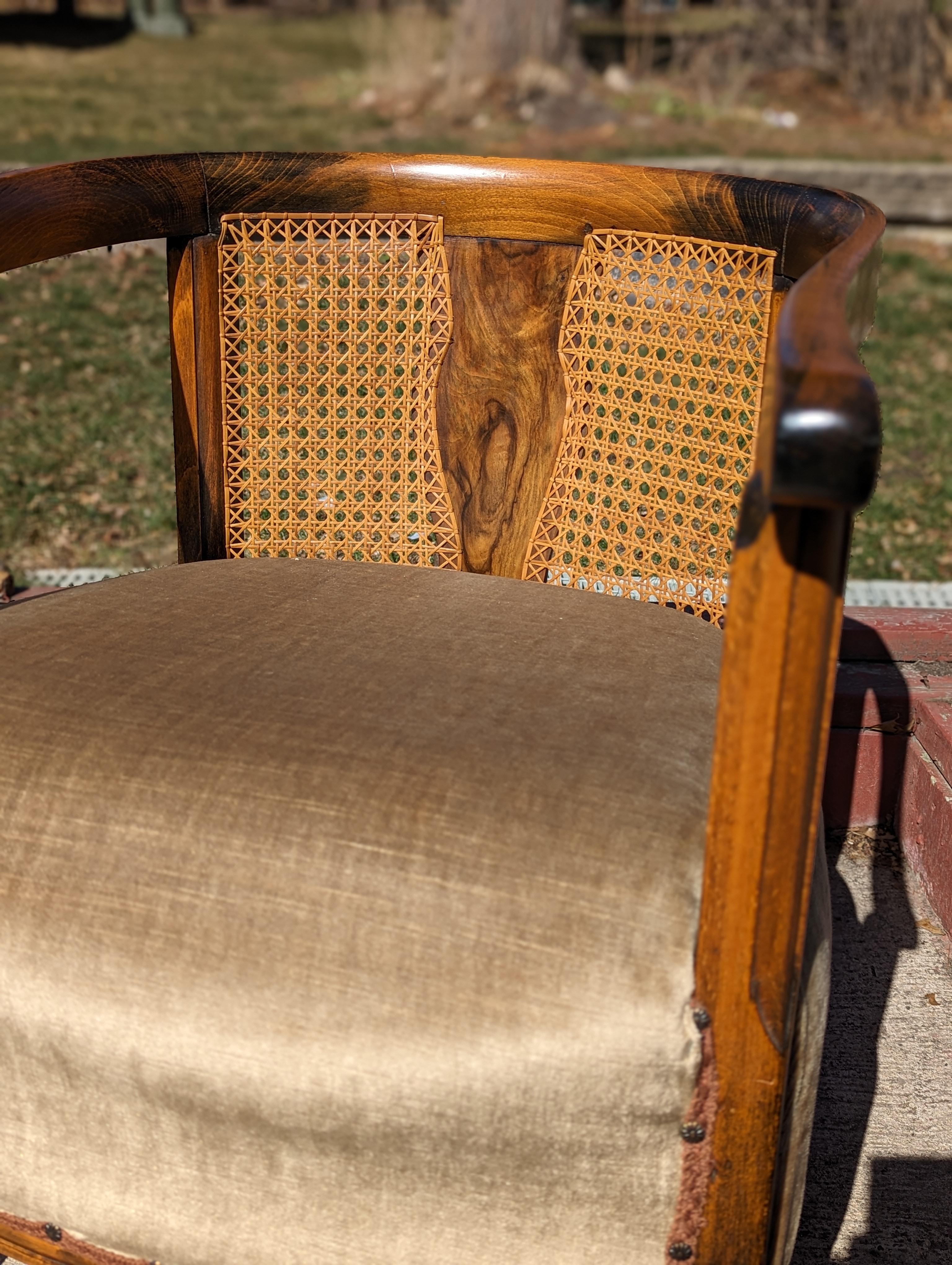 1900s Antique Settee and Matching Chair In Good Condition For Sale In Cedar Falls, IA
