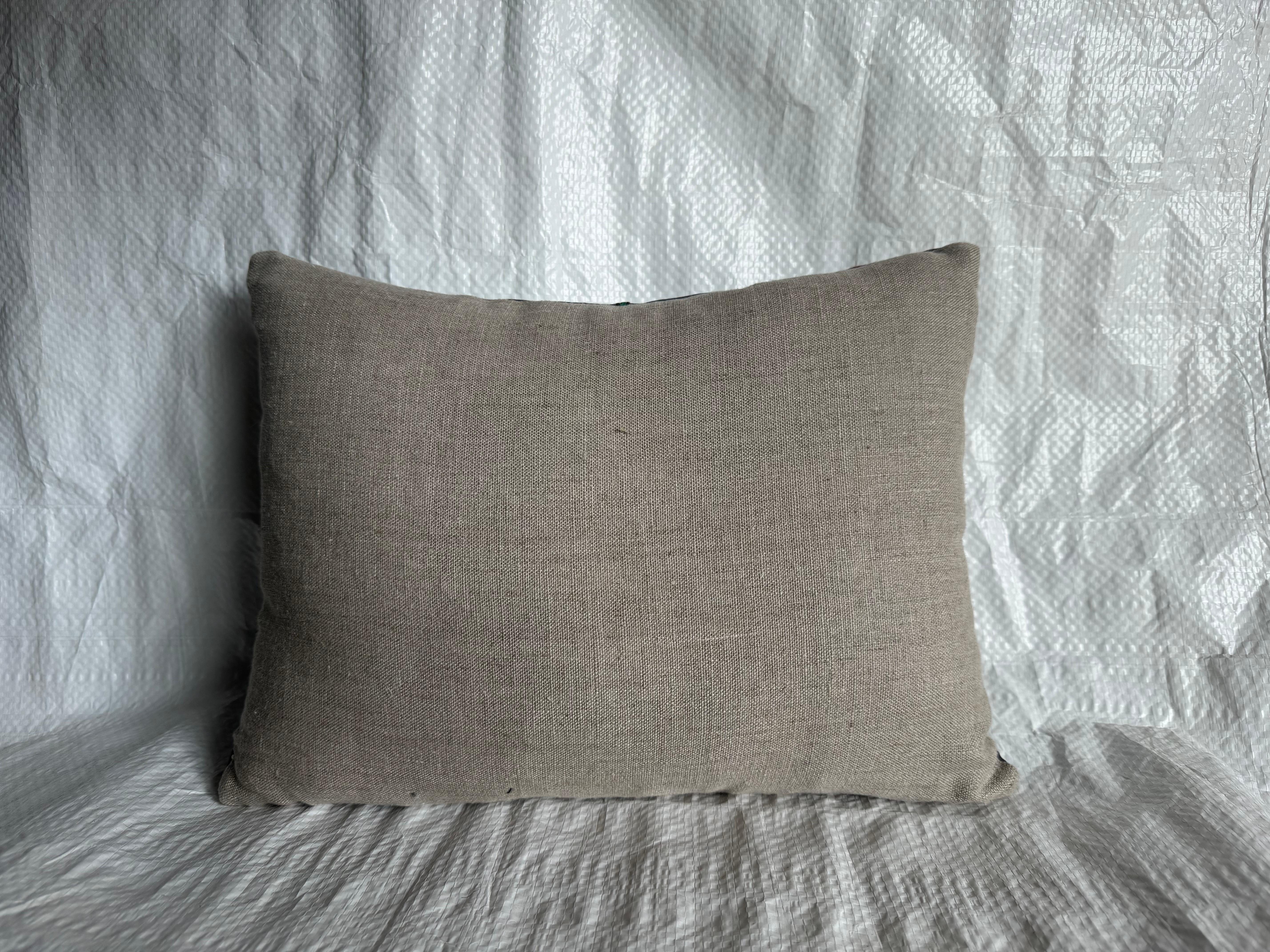 XX secolo 1900s Antique Suzani Pillow in vendita