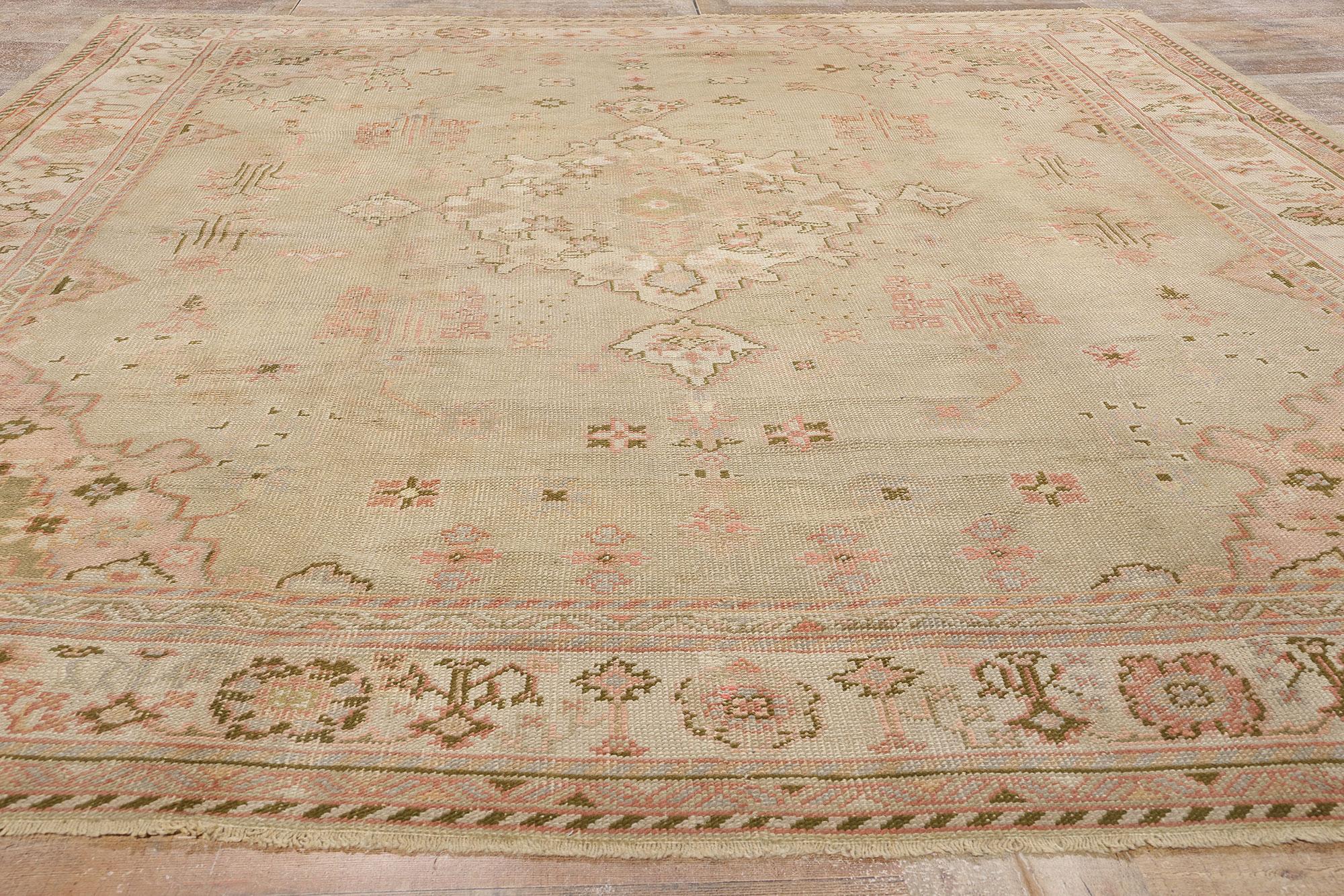 Antiker türkischer Oushak-Teppich von 1900 mit traditionellem Stil (20. Jahrhundert) im Angebot